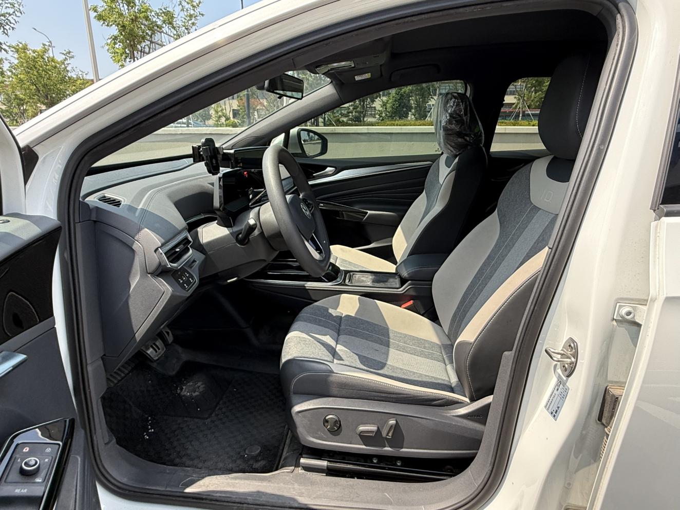 Volkswagen ID.4 2024 thumb 5
