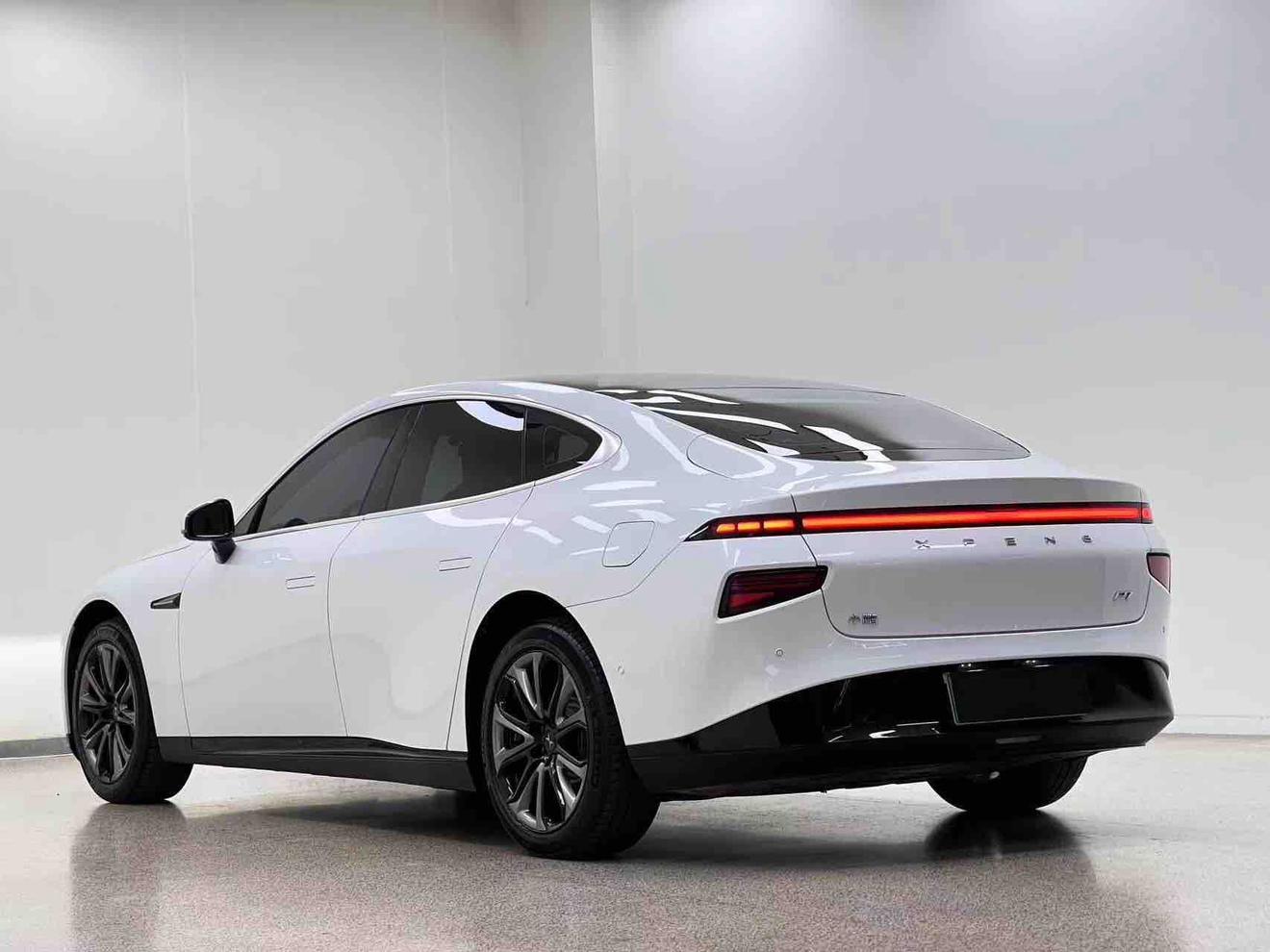 Xpeng P7 2022 thumb 3