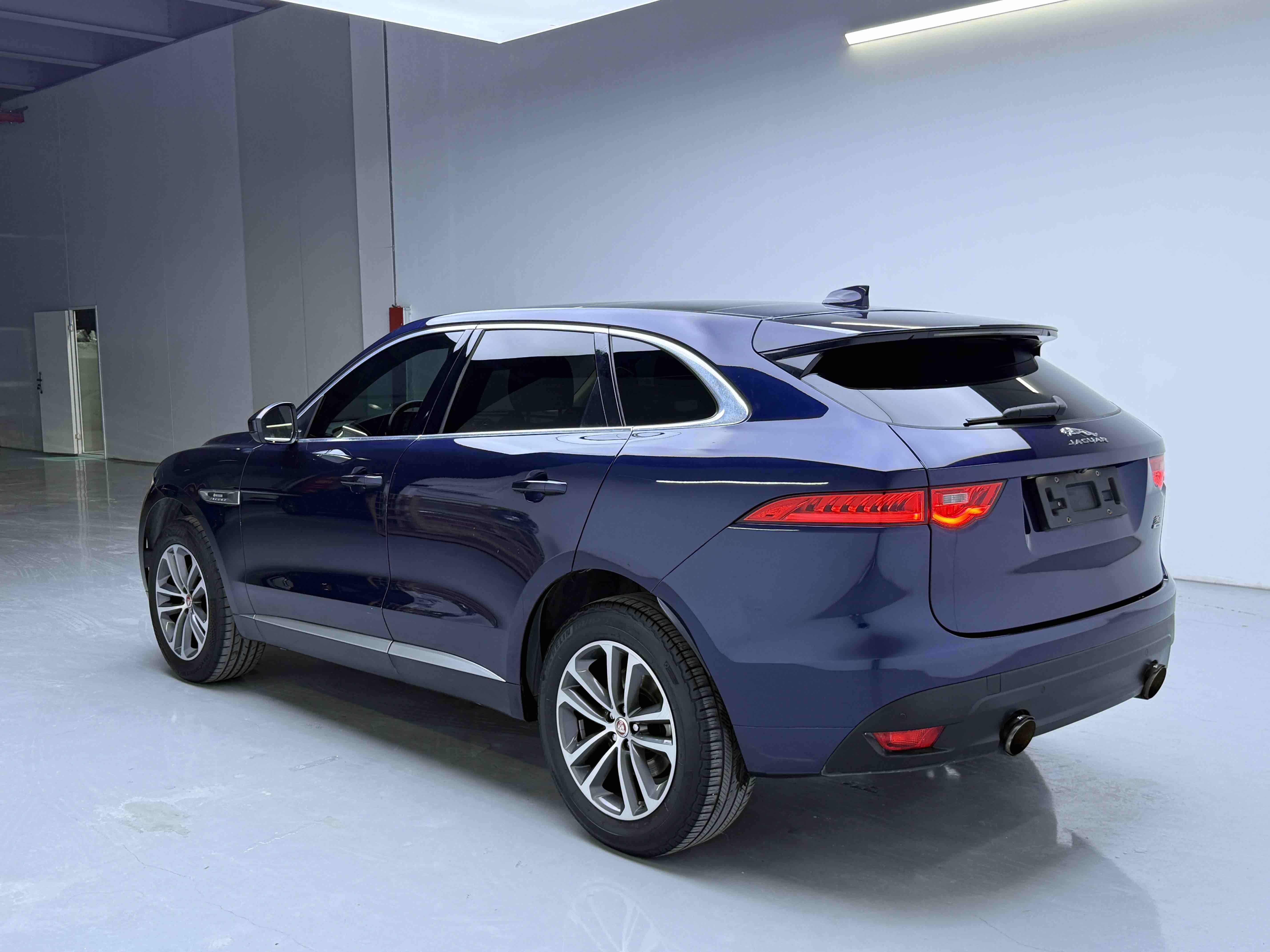 Jaguar F-Pace 2018 thumb 2