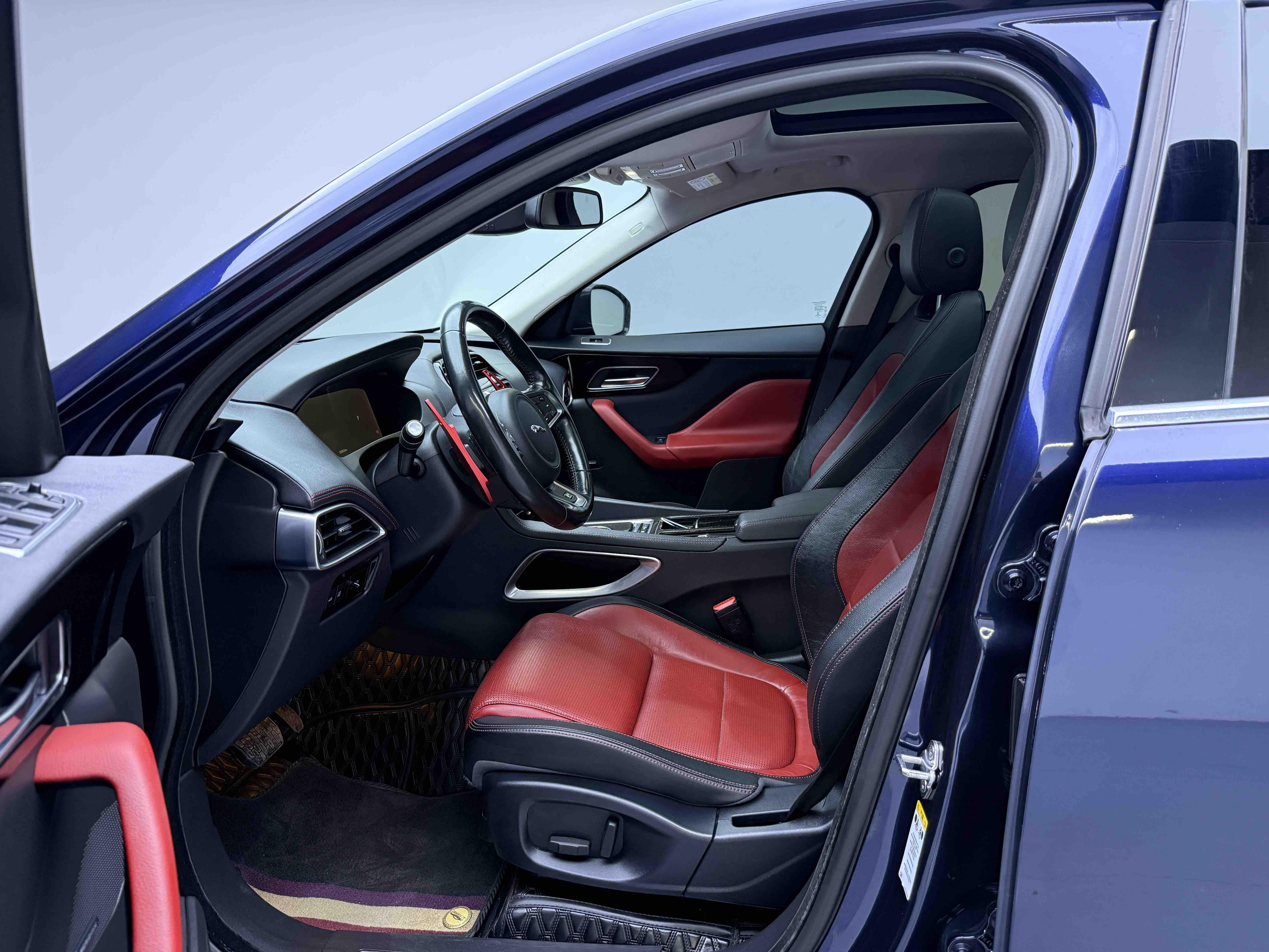 Jaguar F-Pace 2018 thumb 5