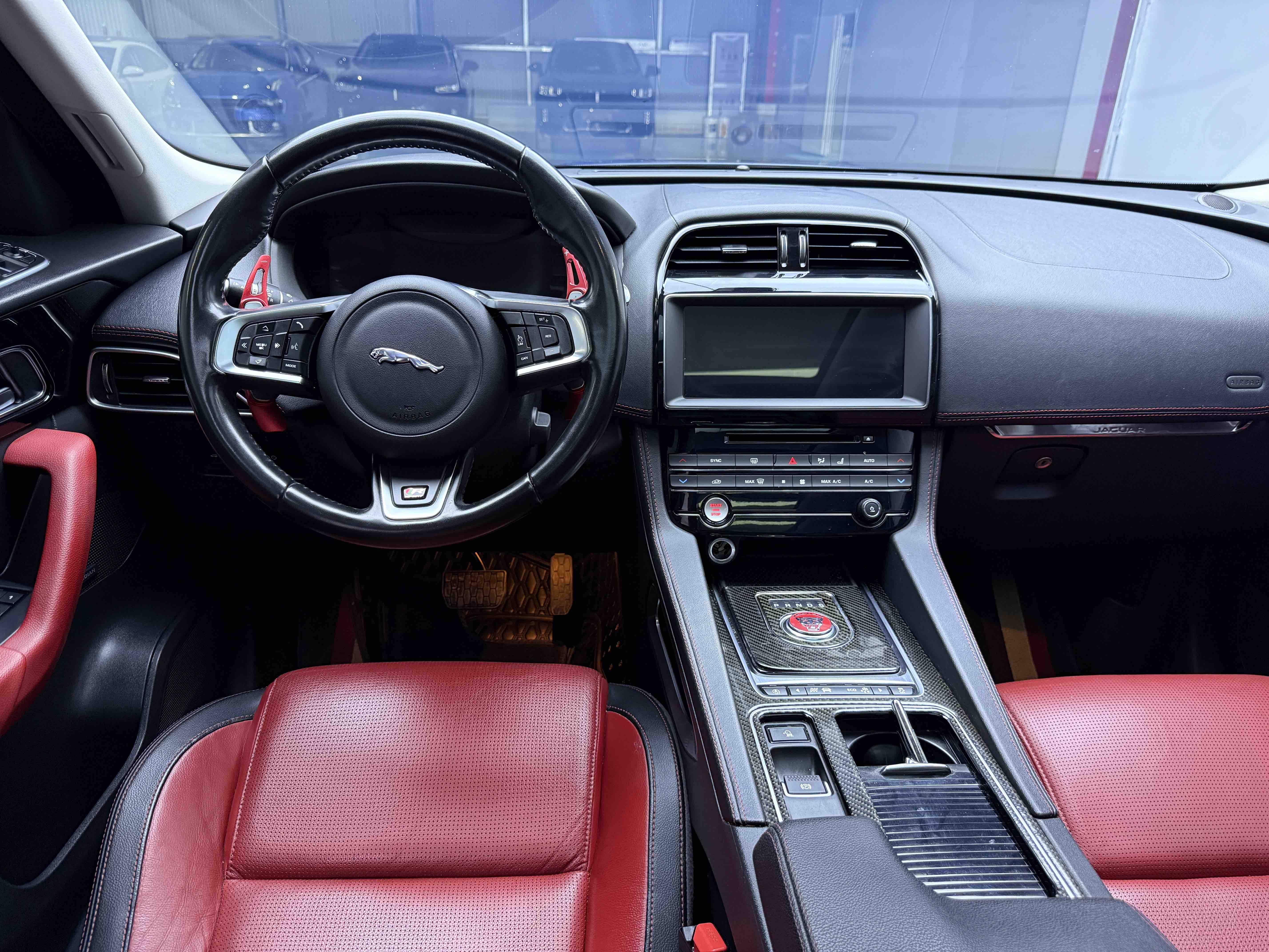 Jaguar F-Pace 2018 thumb 12