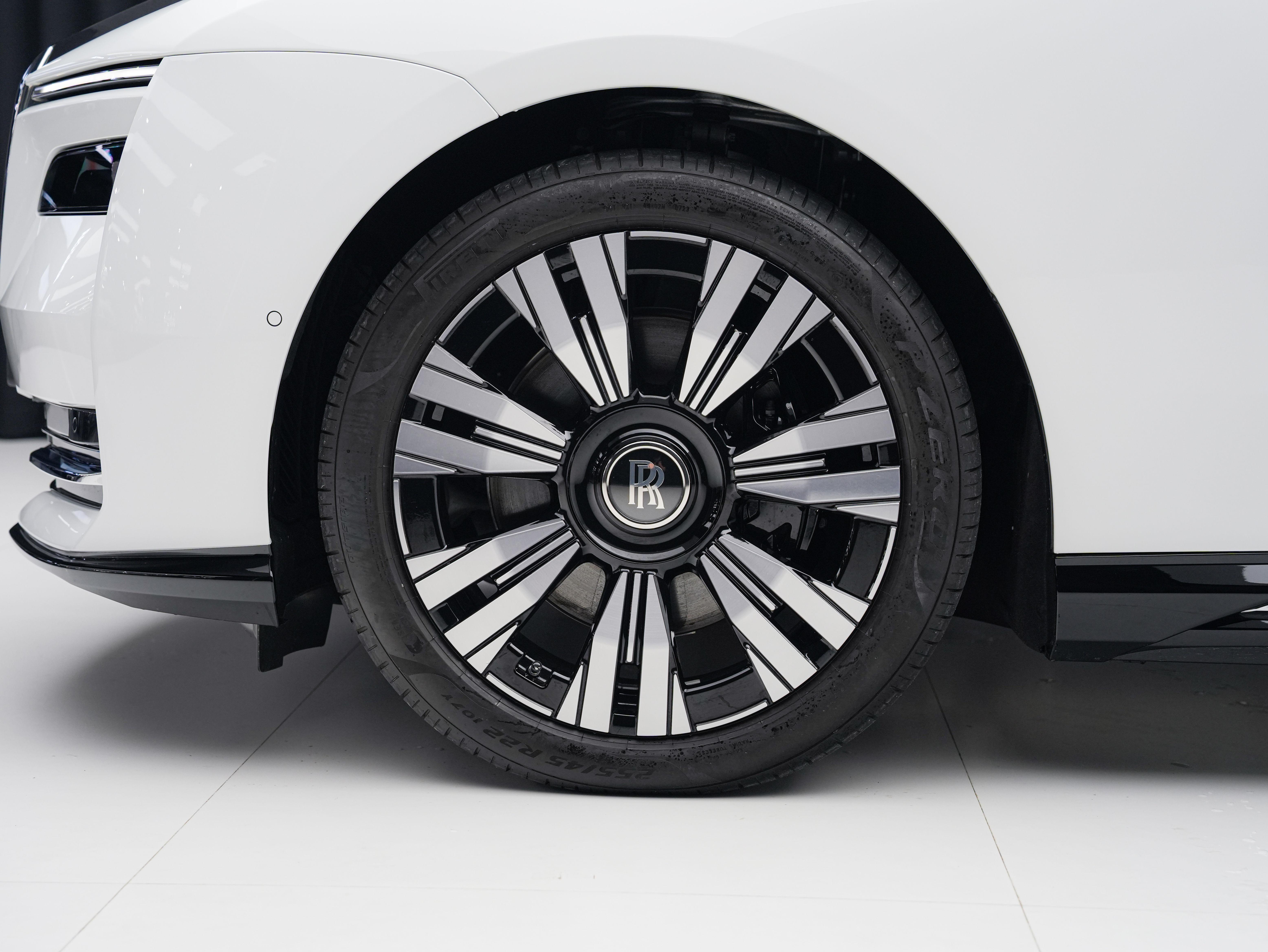 Rolls-Royce Shan Ling 2023 thumb 8