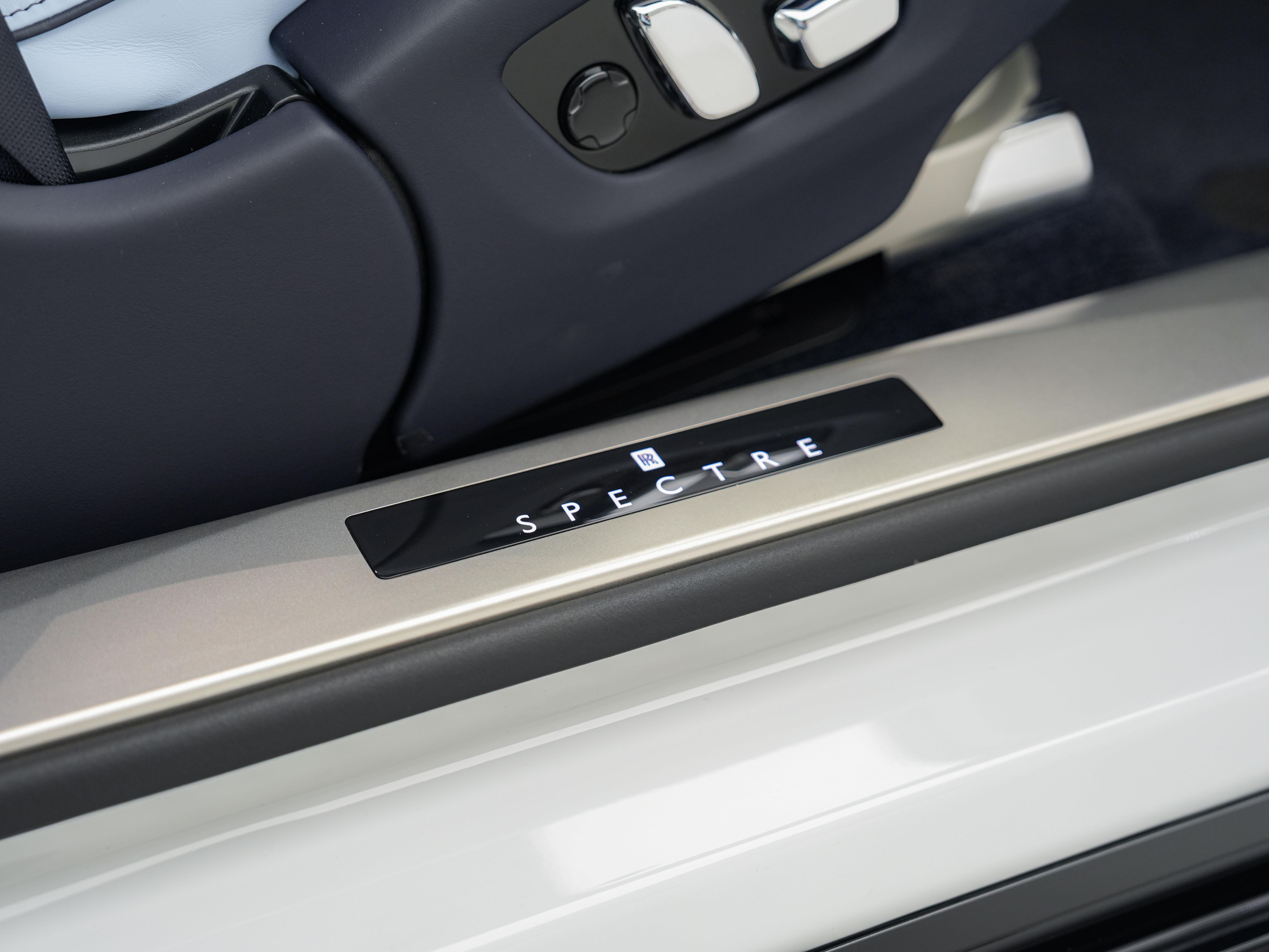 Rolls-Royce Shan Ling 2023 thumb 12