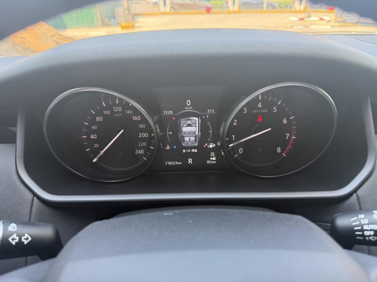 Land Rover Discovery 2018 thumb 10