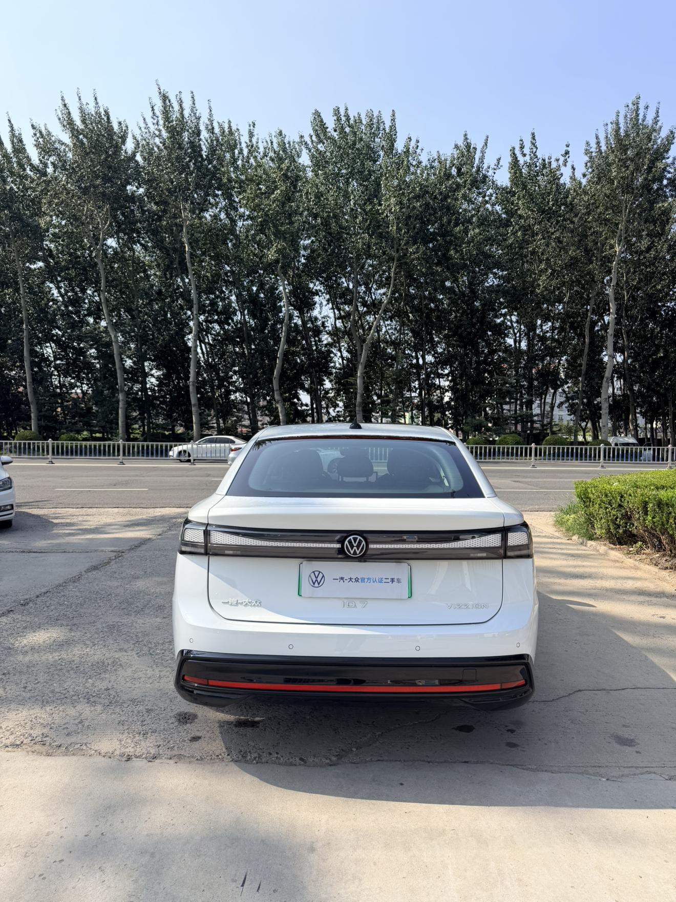 Volkswagen ID.7 2024 thumb 12