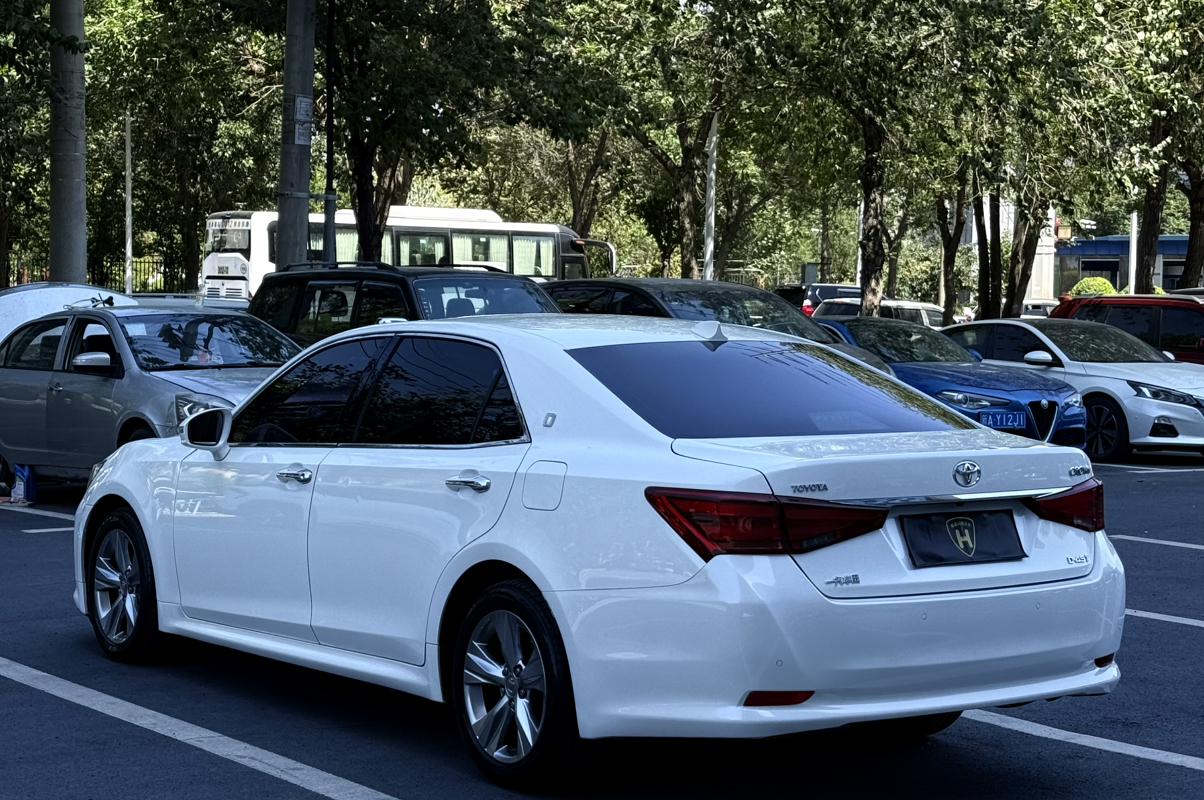 Toyota Crown 2015 thumb 2