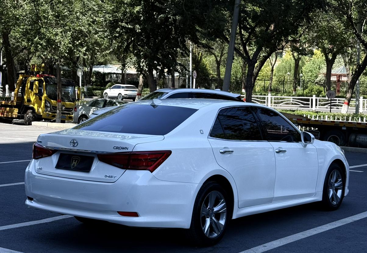 Toyota Crown 2015 thumb 4
