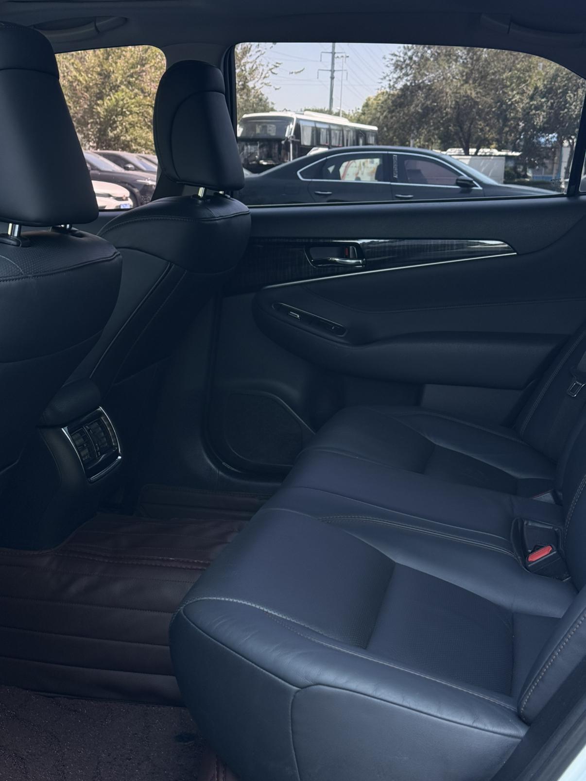 Toyota Crown 2015 thumb 5