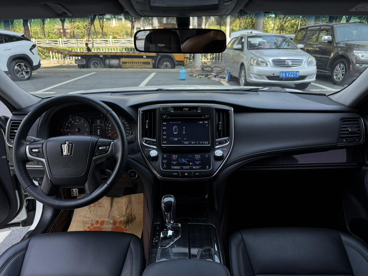Toyota Crown 2015 thumb 6