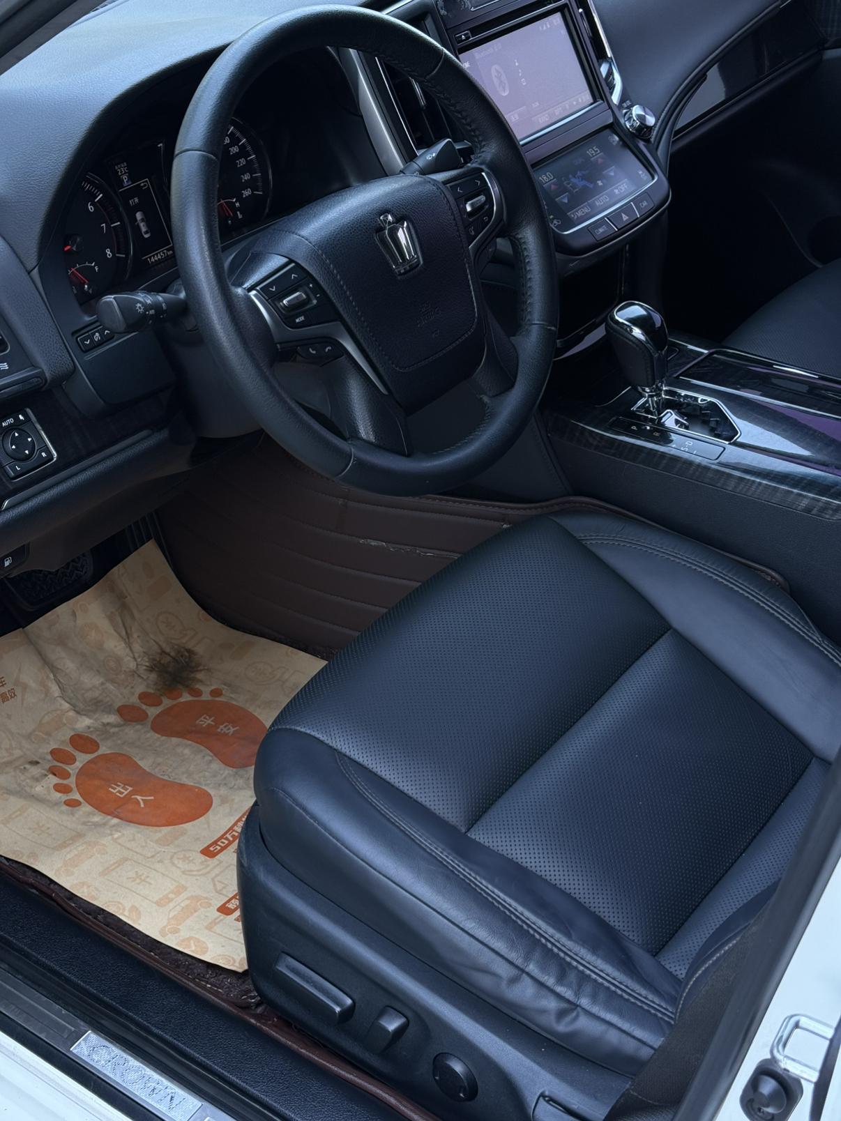Toyota Crown 2015 thumb 7