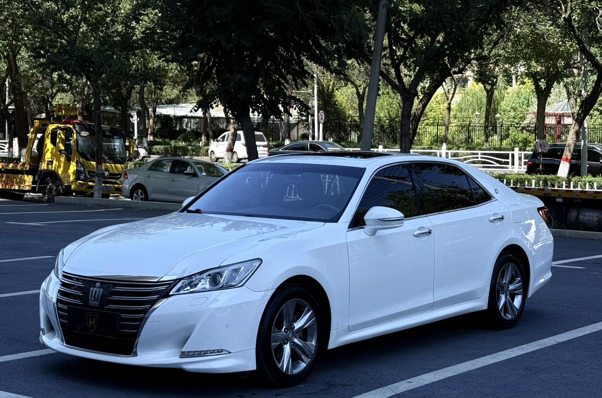 Toyota Crown 2015 thumb 8