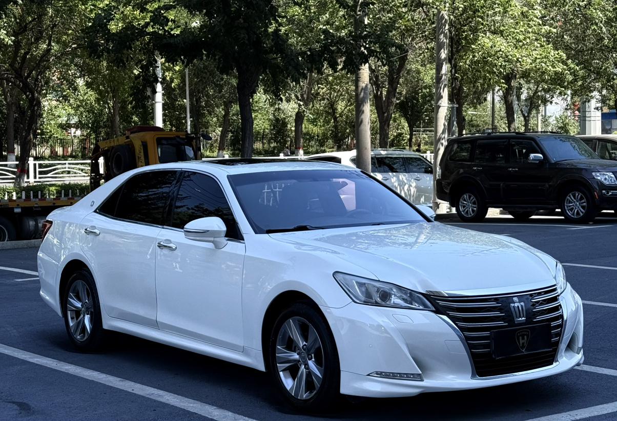 Toyota Crown 2015 thumb 10