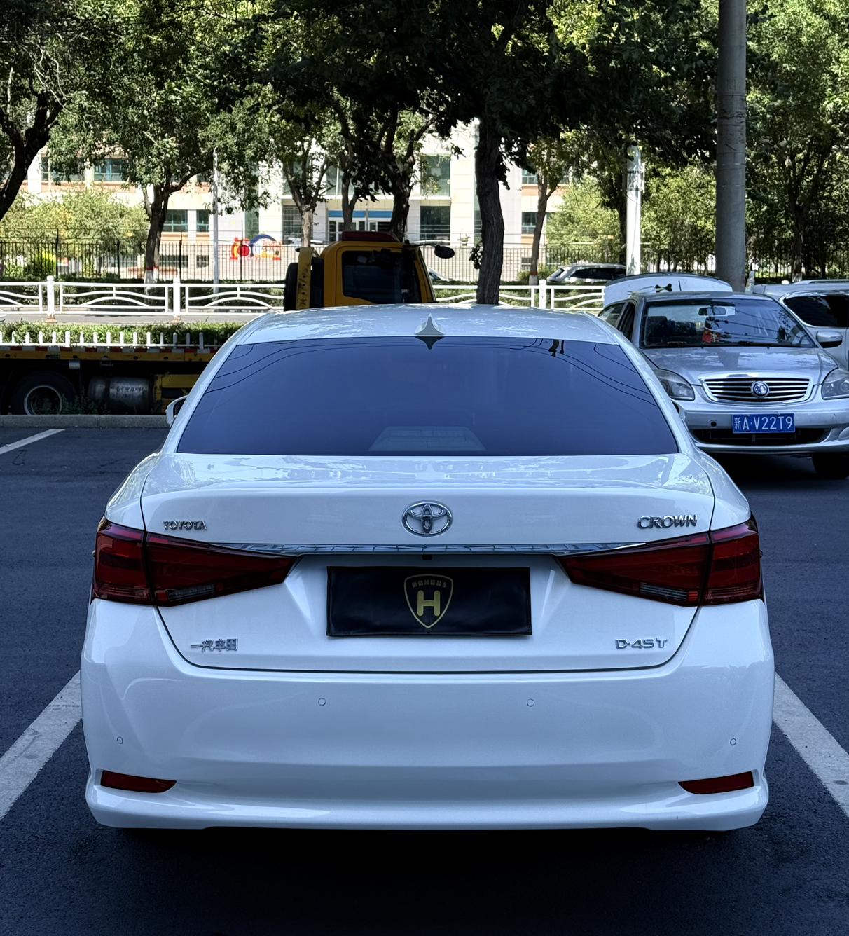 Toyota Crown 2015 thumb 12