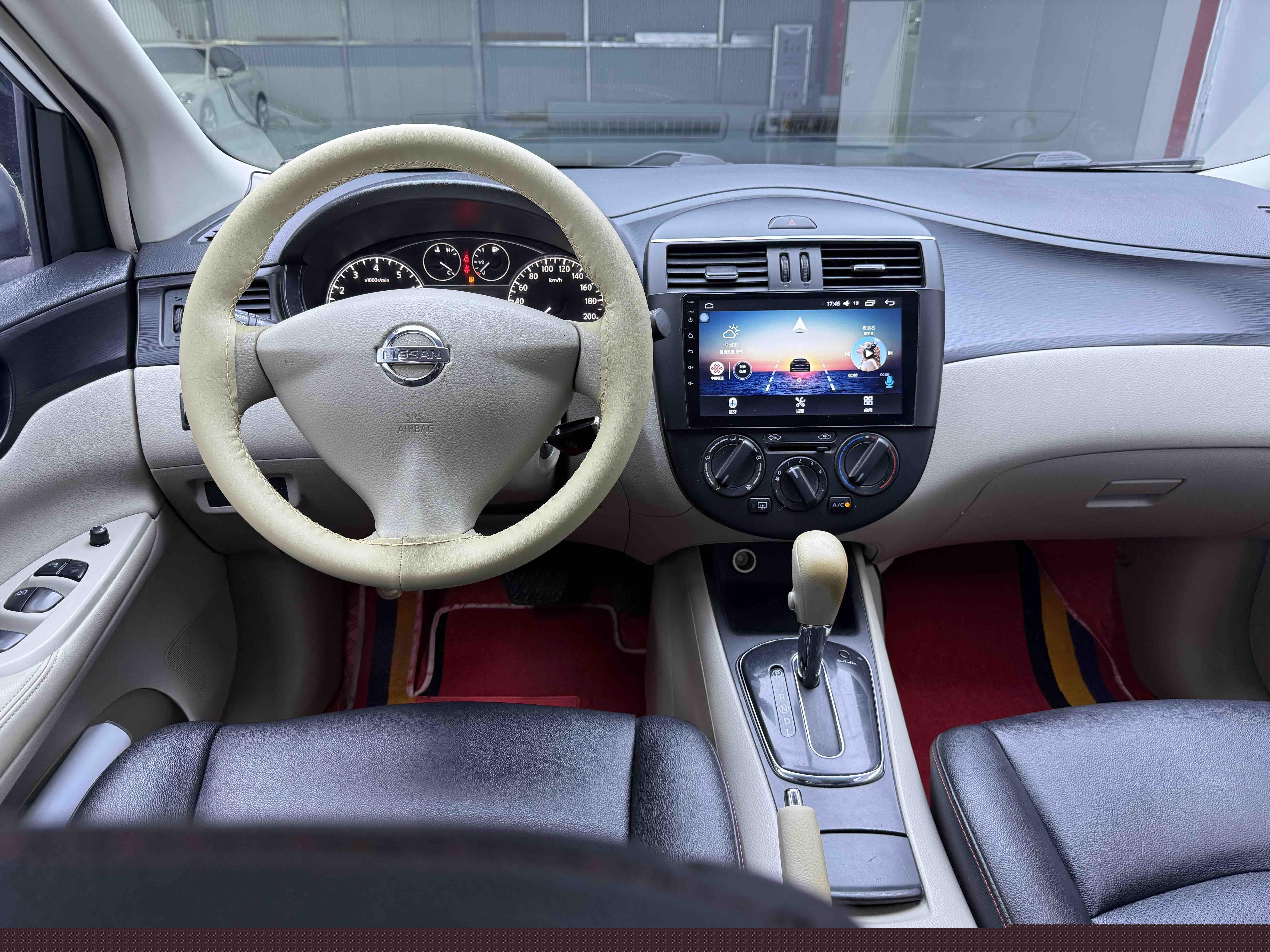 Nissan Tiida 2011 thumb 3