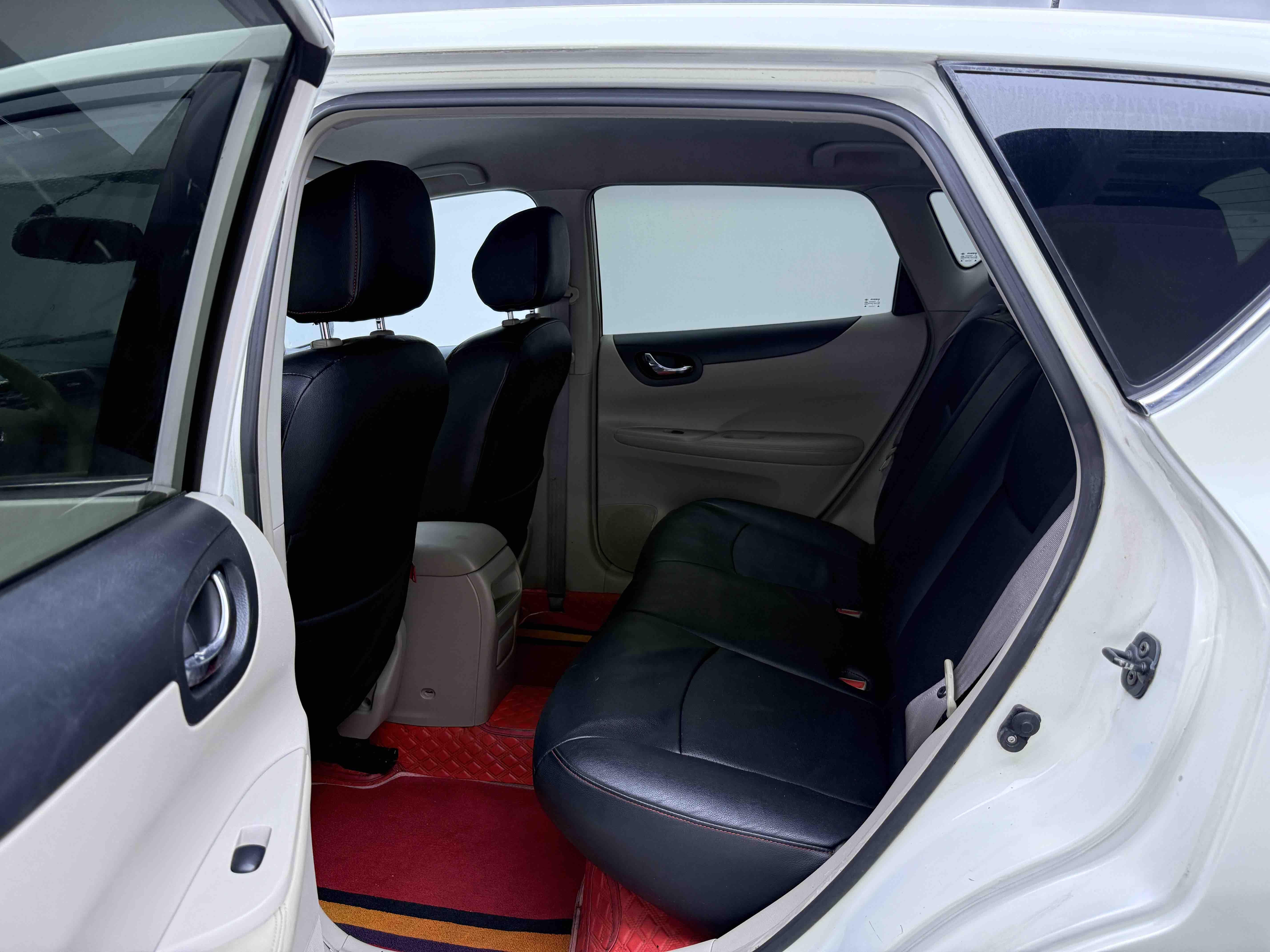 Nissan Tiida 2011 thumb 6