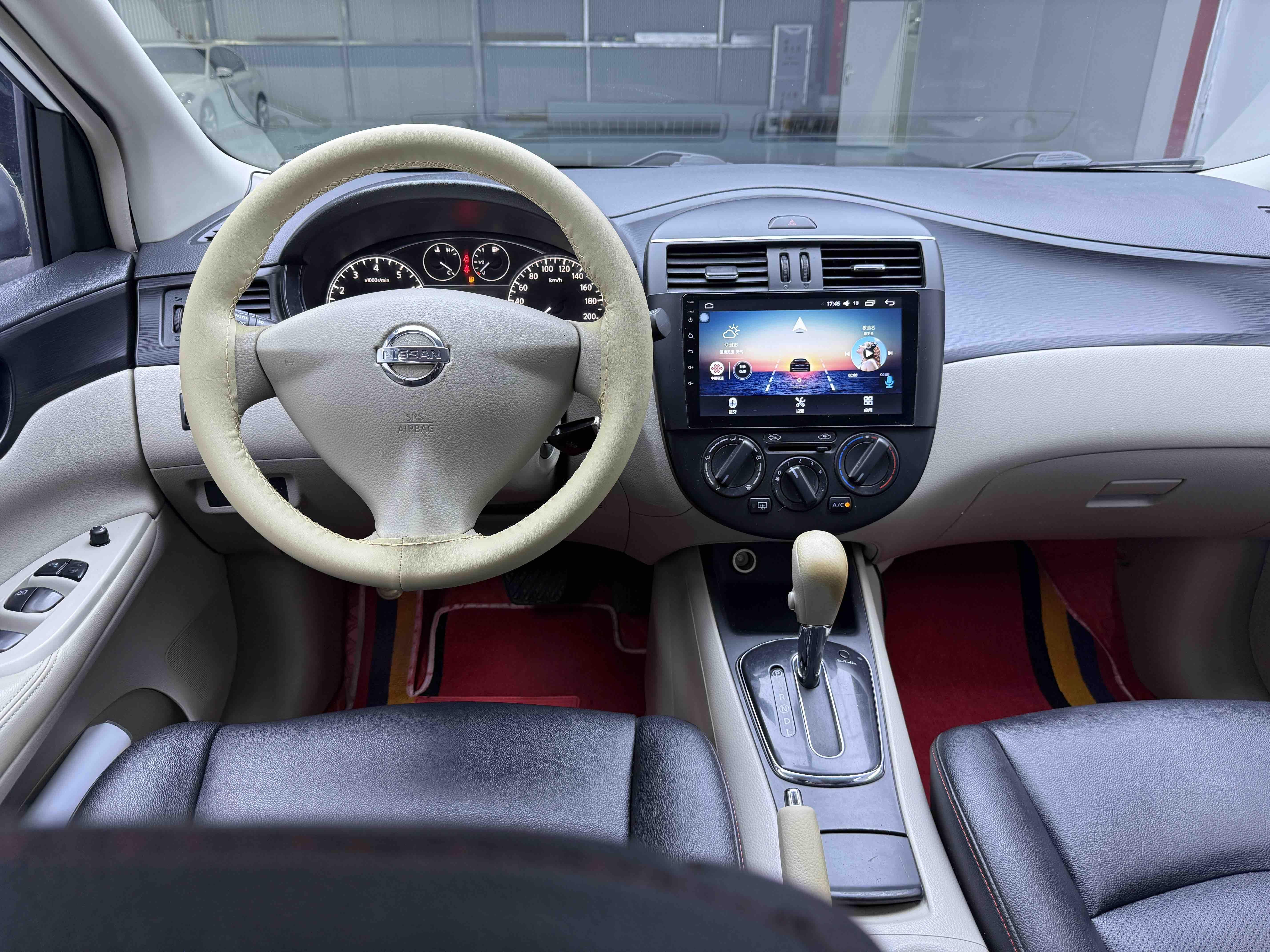 Nissan Tiida 2011 thumb 12