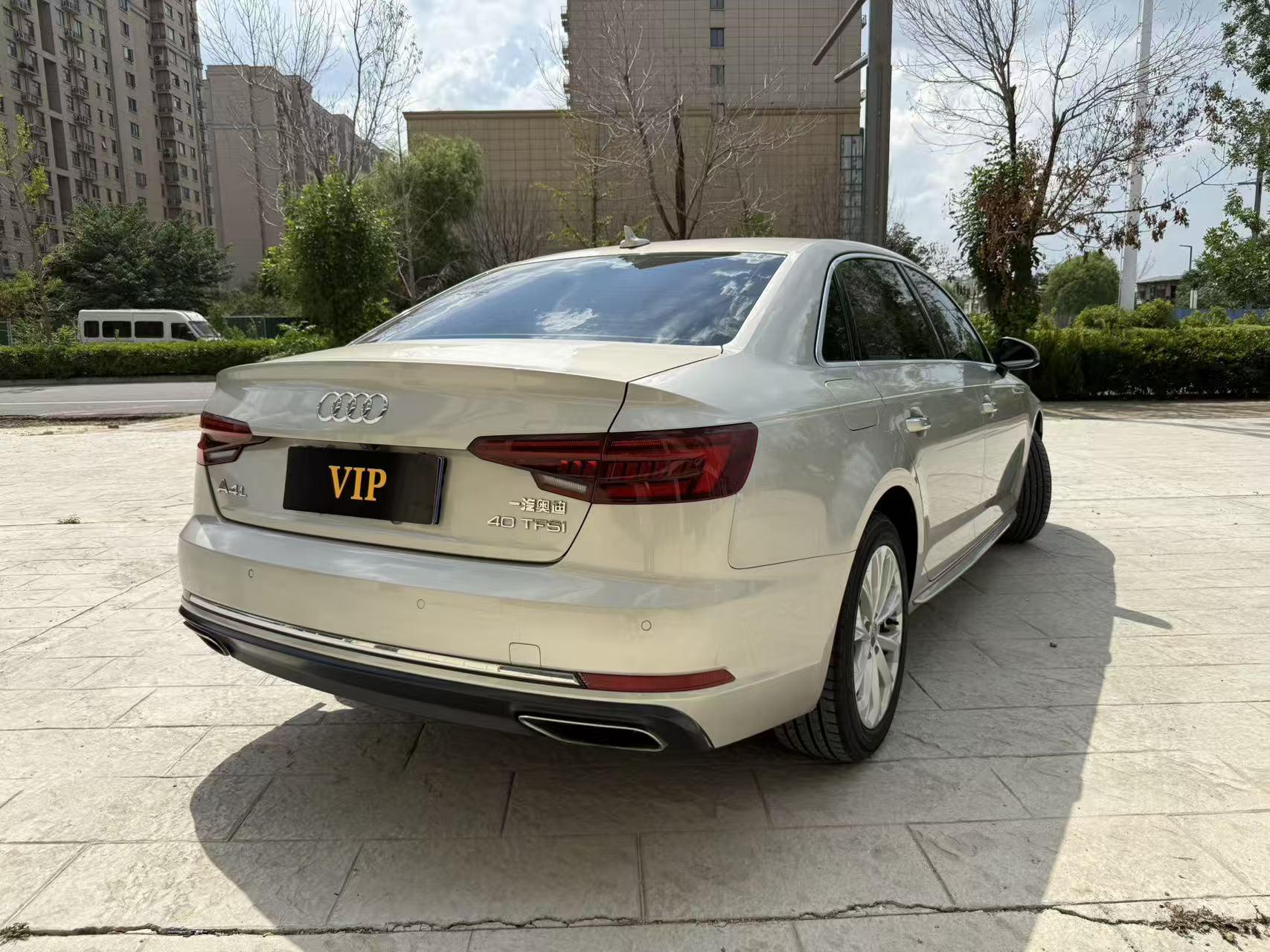 Audi A4 2019 thumb 4