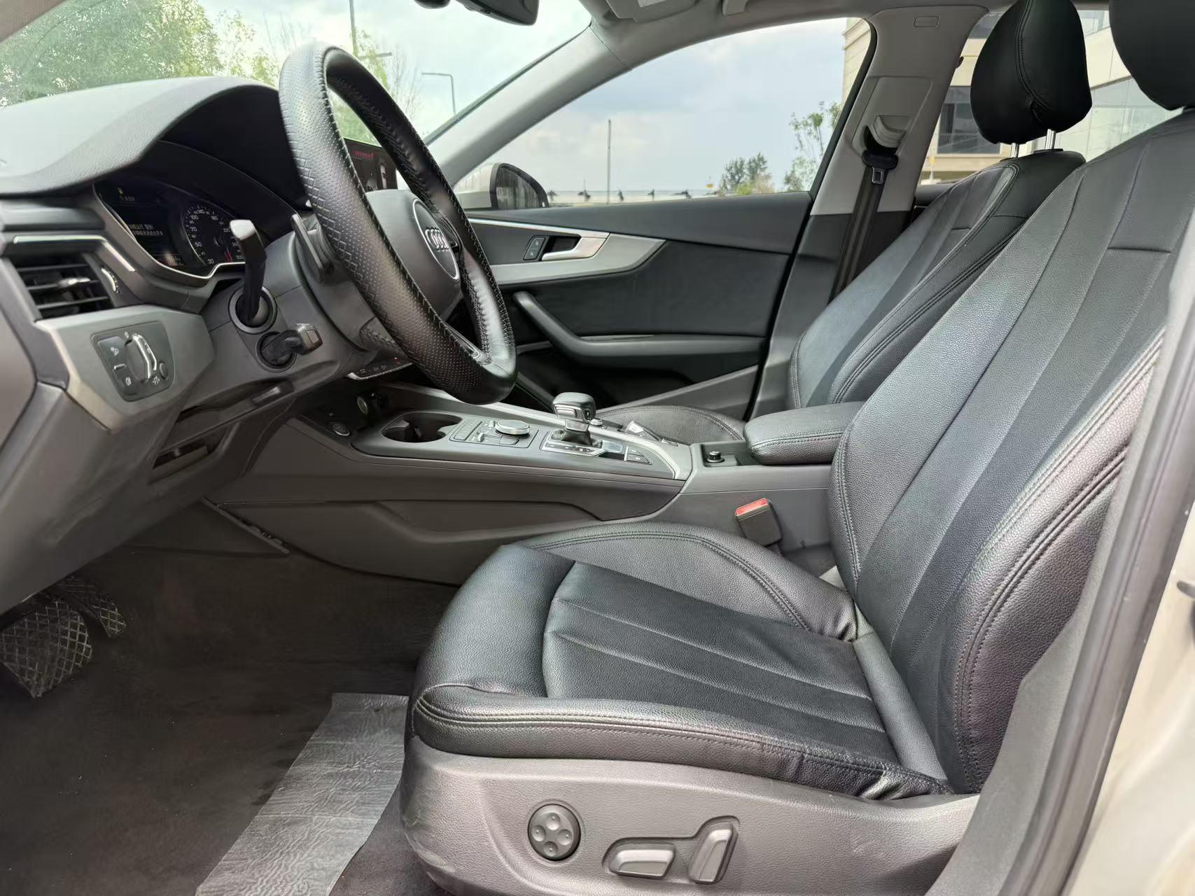 Audi A4 2019 thumb 6