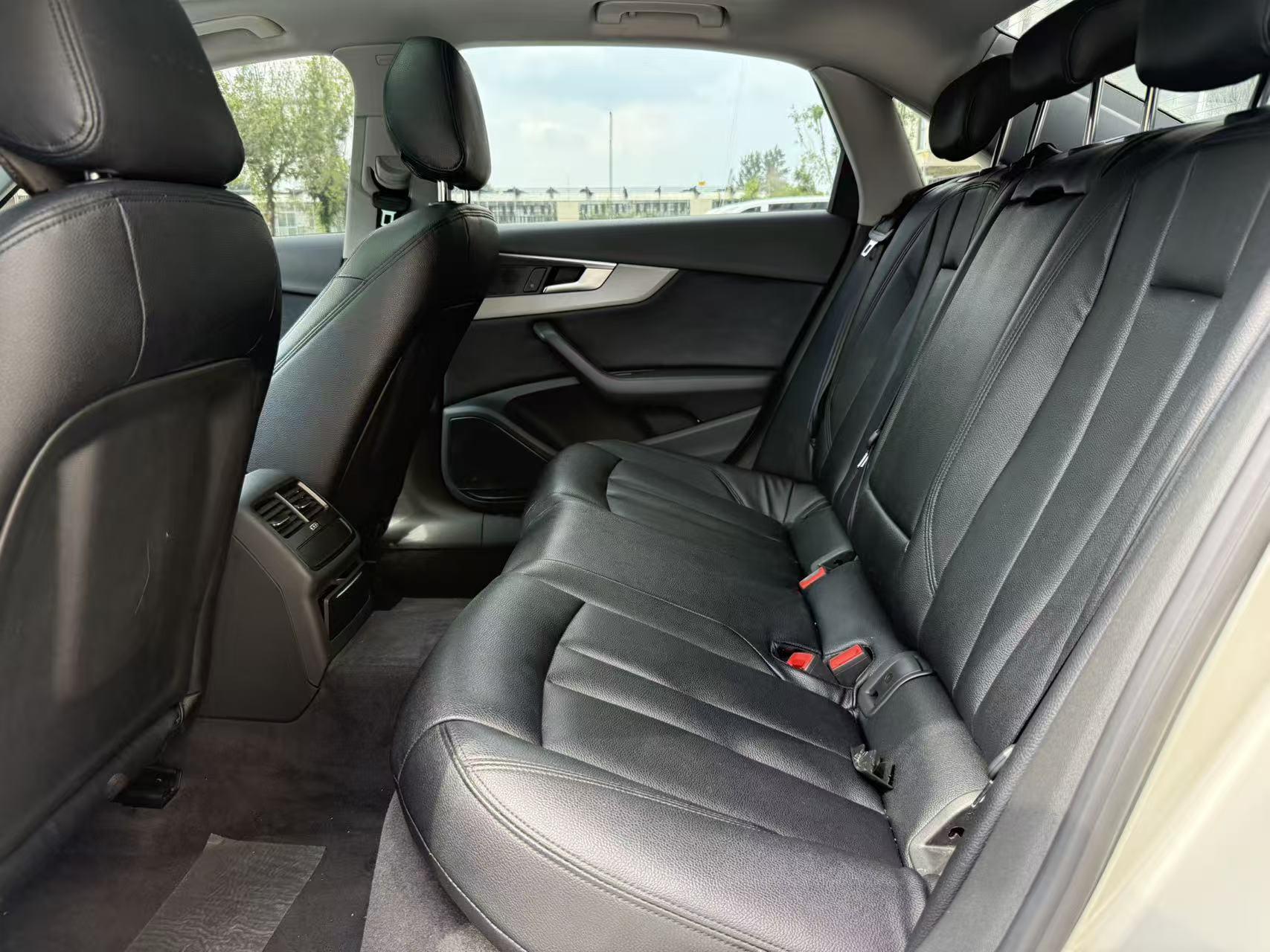 Audi A4 2019 thumb 7