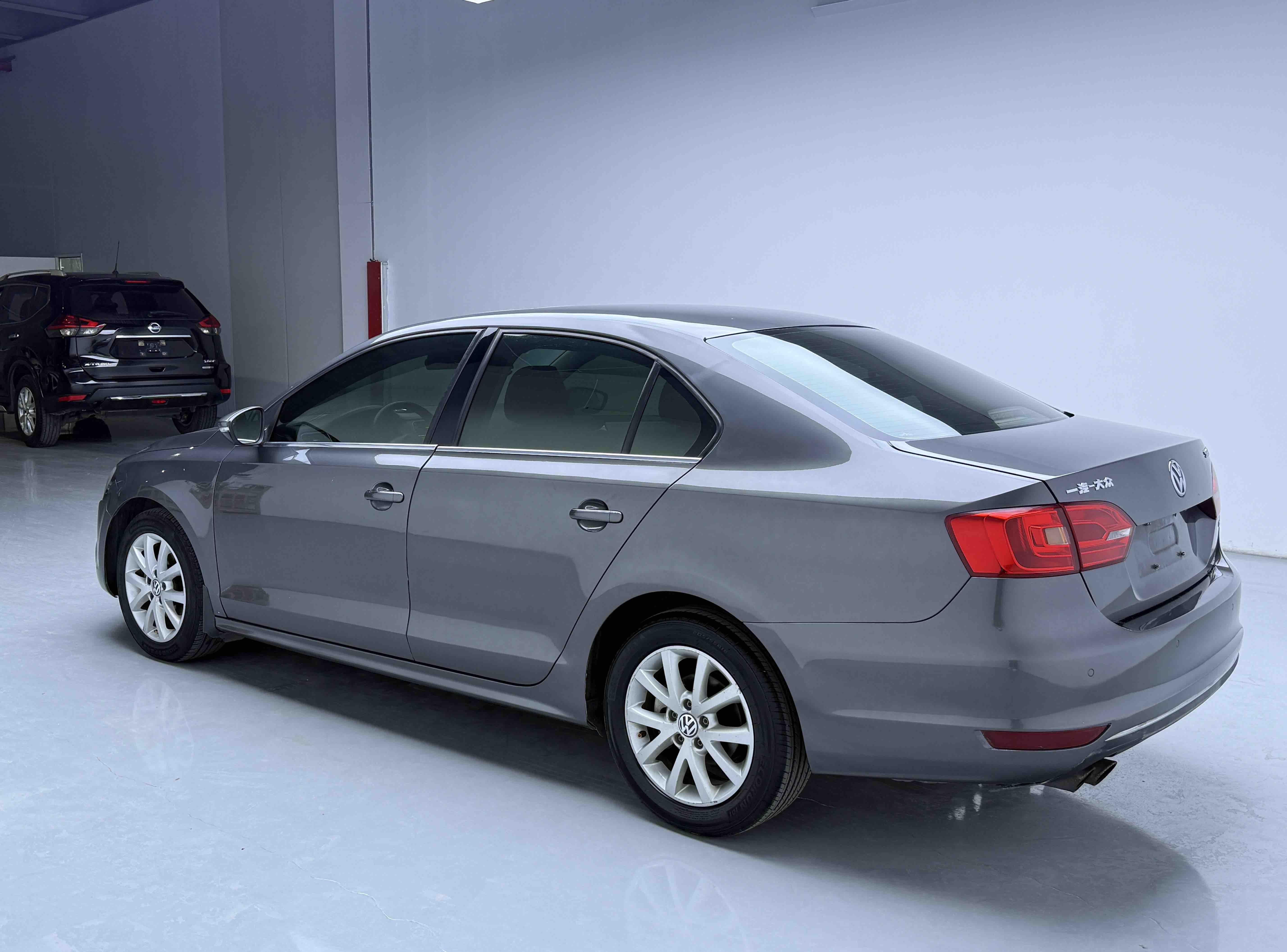 Volkswagen Sagitar 2012 thumb 2