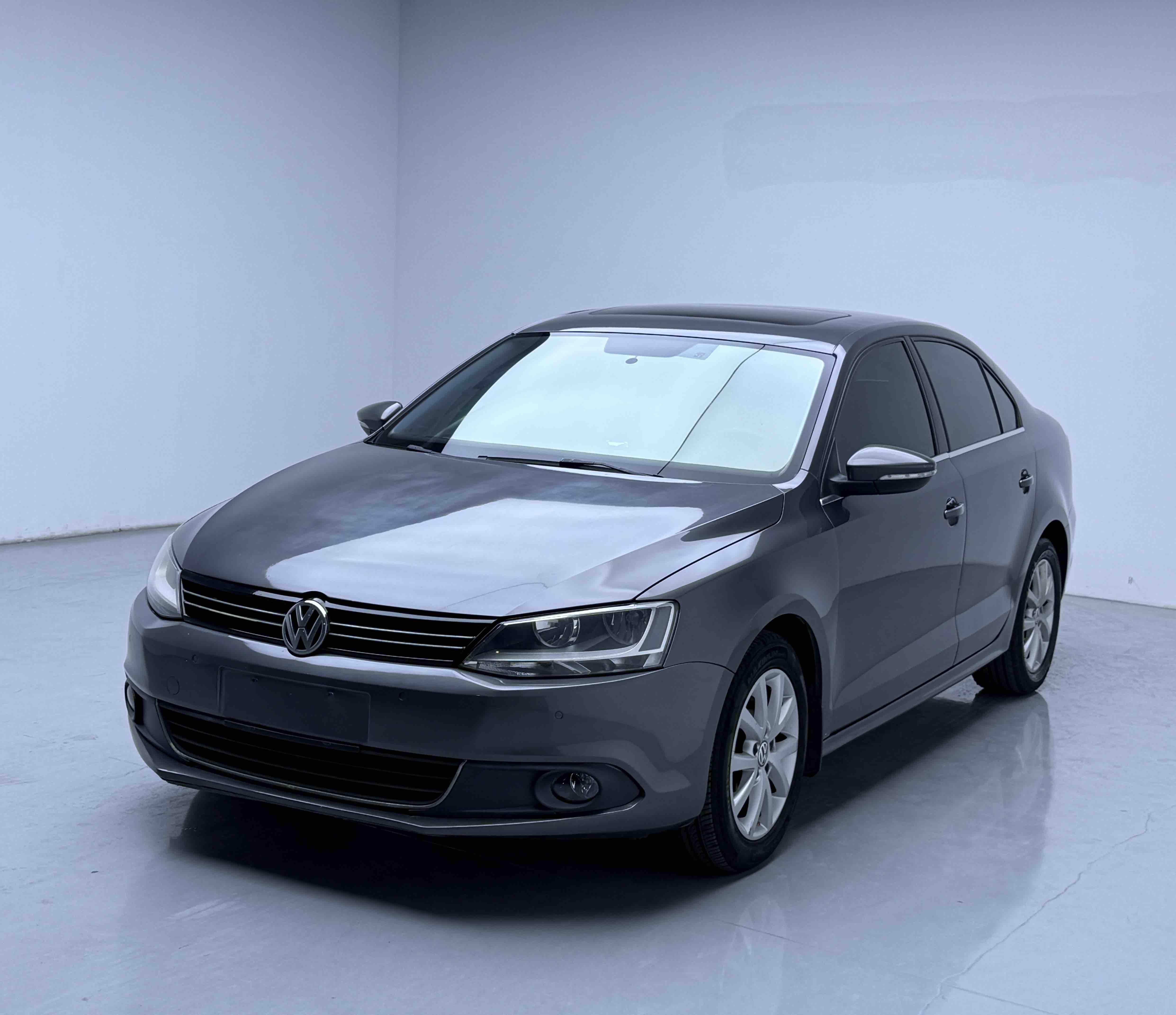 Volkswagen Sagitar 2012 thumb 8