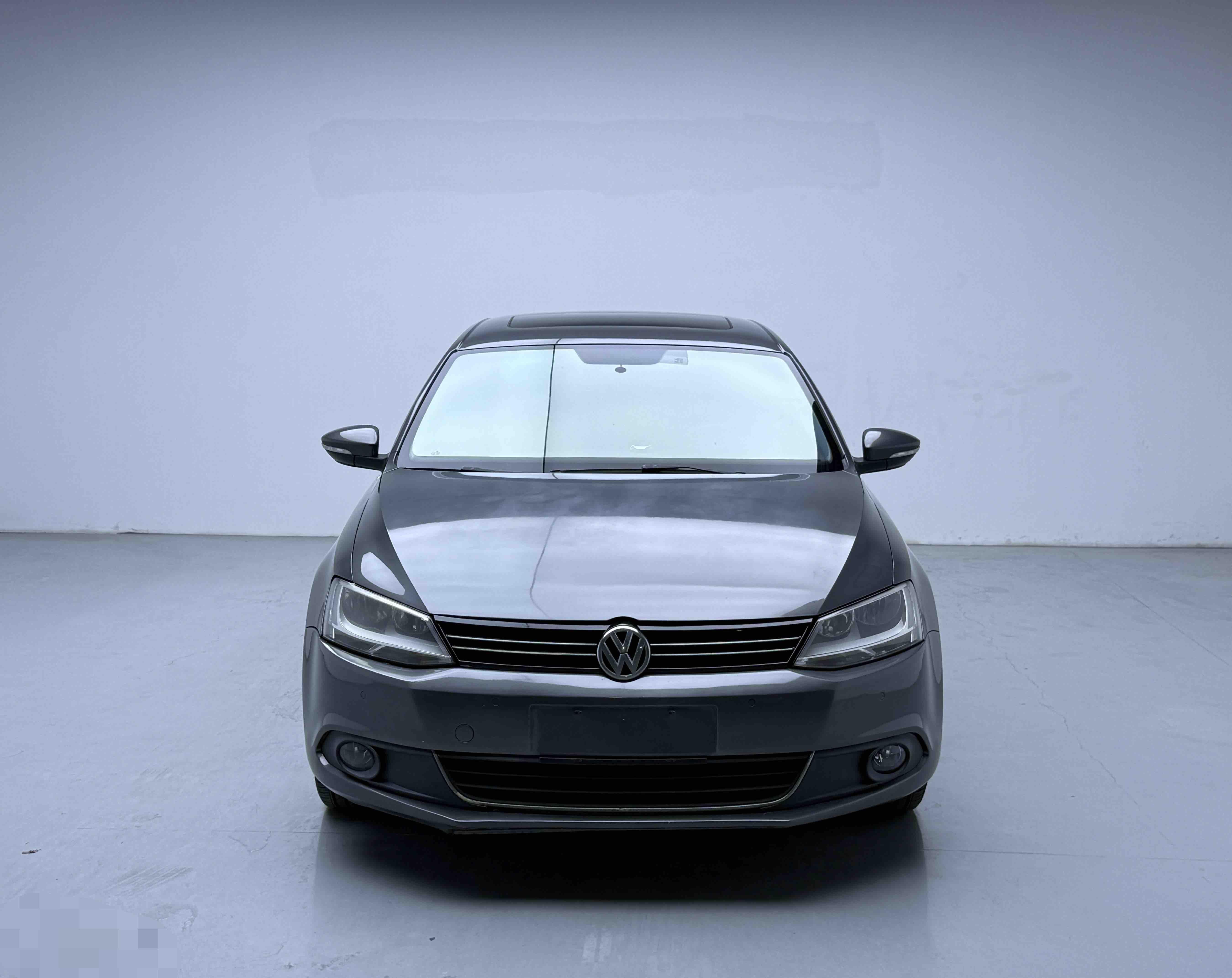 Volkswagen Sagitar 2012 thumb 9