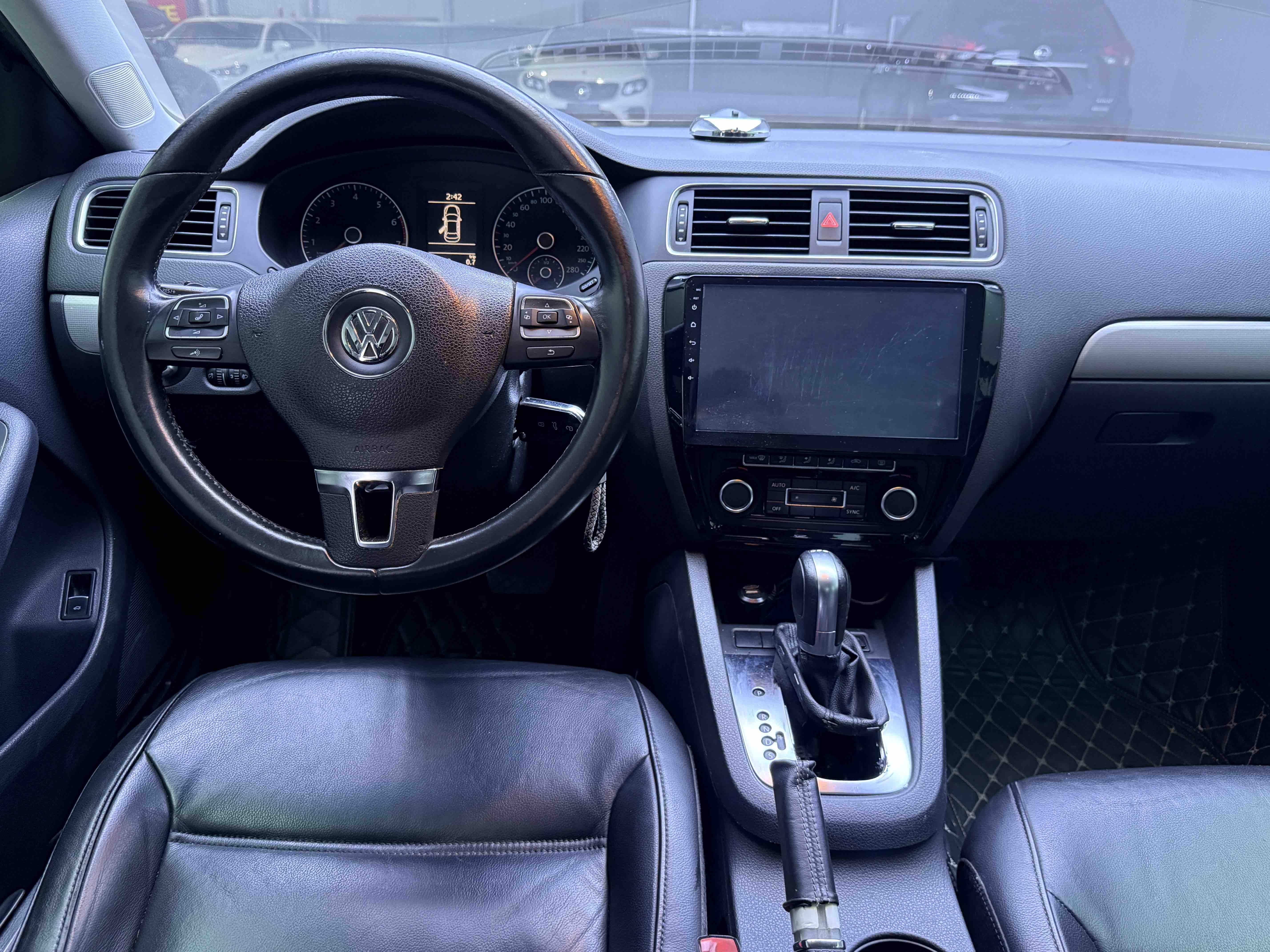 Volkswagen Sagitar 2012 thumb 12