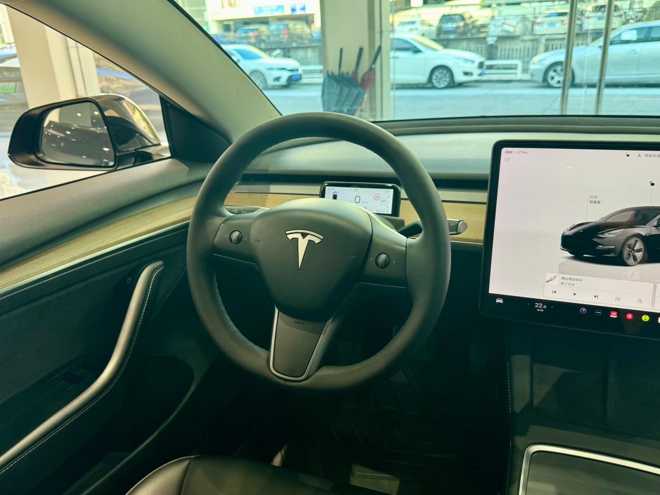 Tesla Model 3 2022 thumb 10