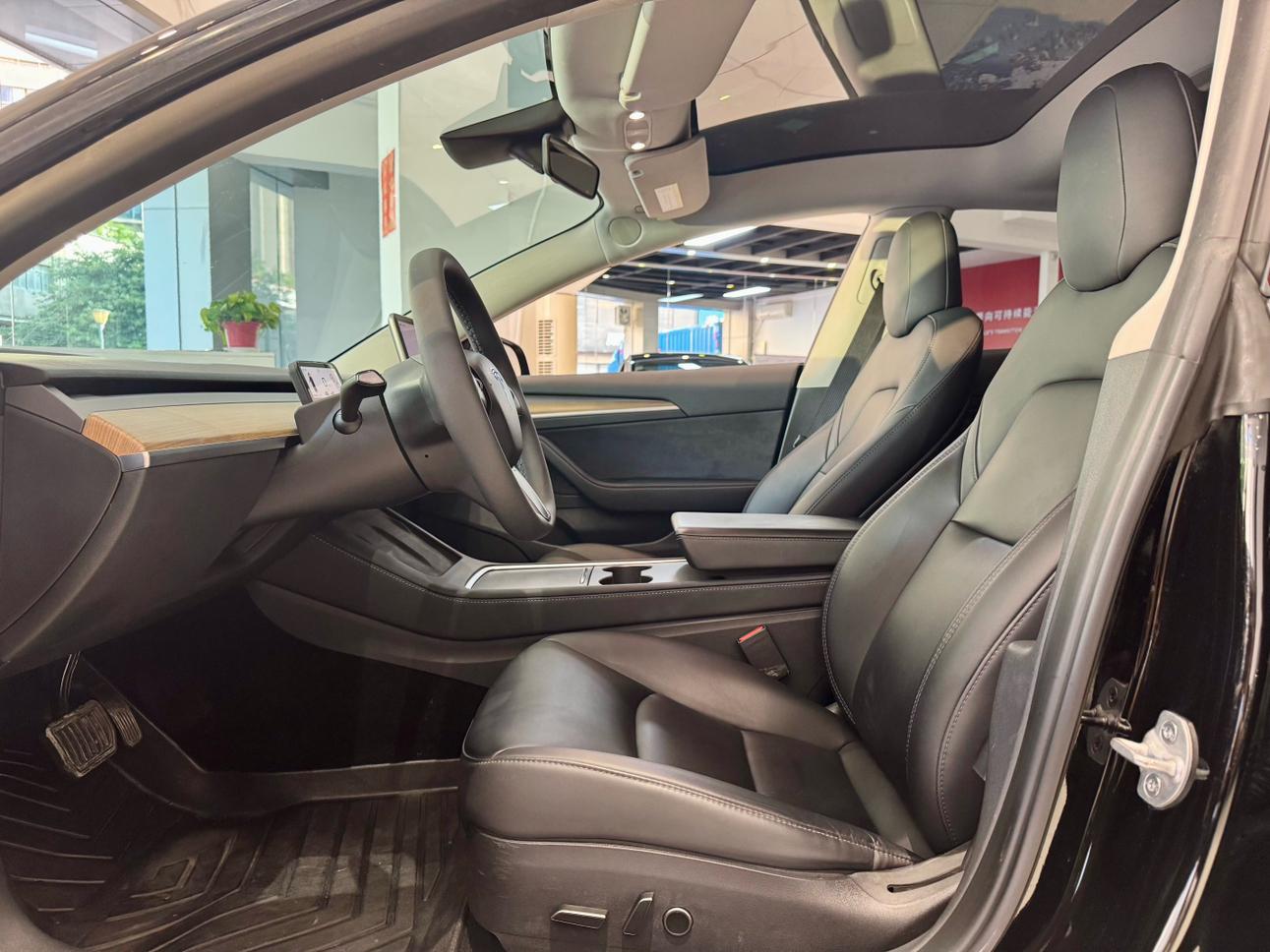 Tesla Model 3 2022 thumb 11