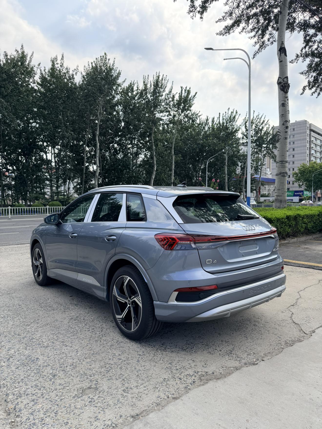 Audi Q4 e-tron 2024 thumb 2