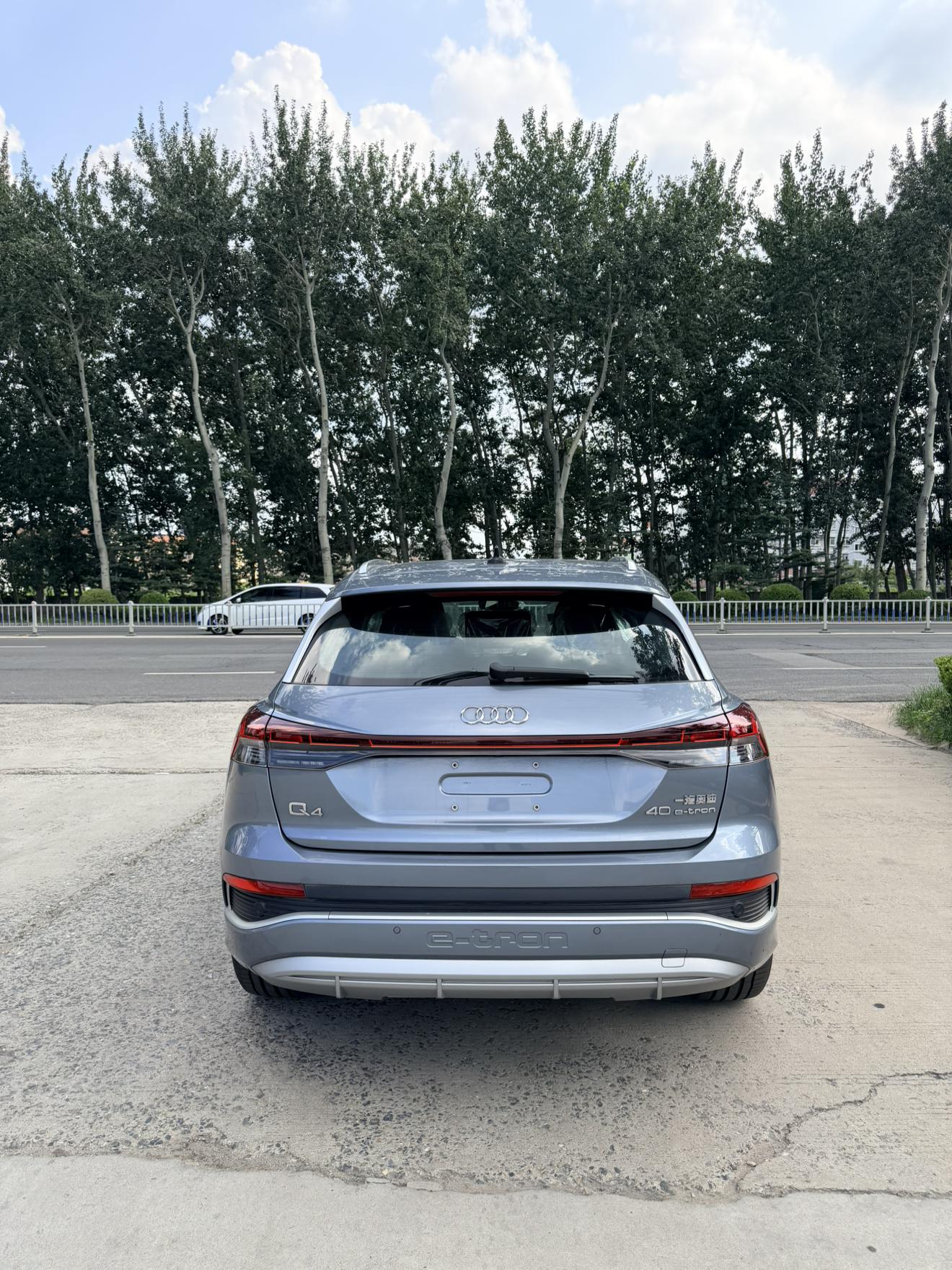 Audi Q4 e-tron 2024 thumb 3