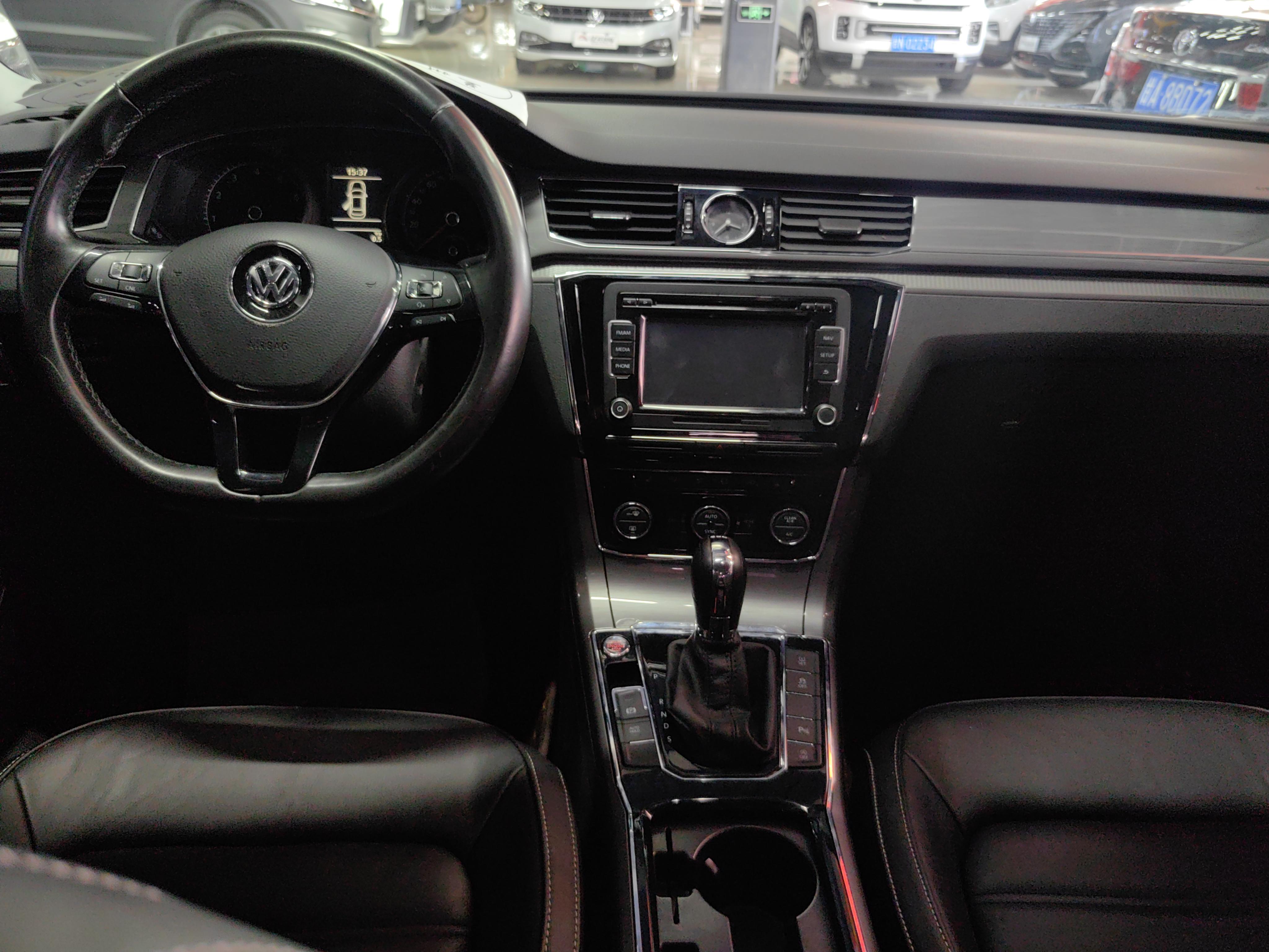 Volkswagen Passat (North America and China) 2017 thumb 4