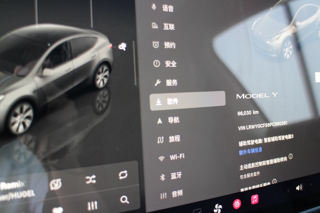 Tesla Model Y 2022 thumb 6