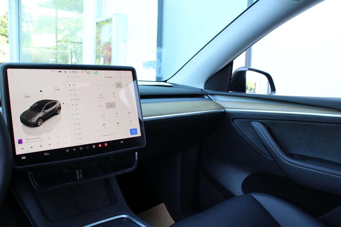 Tesla Model Y 2022 thumb 7