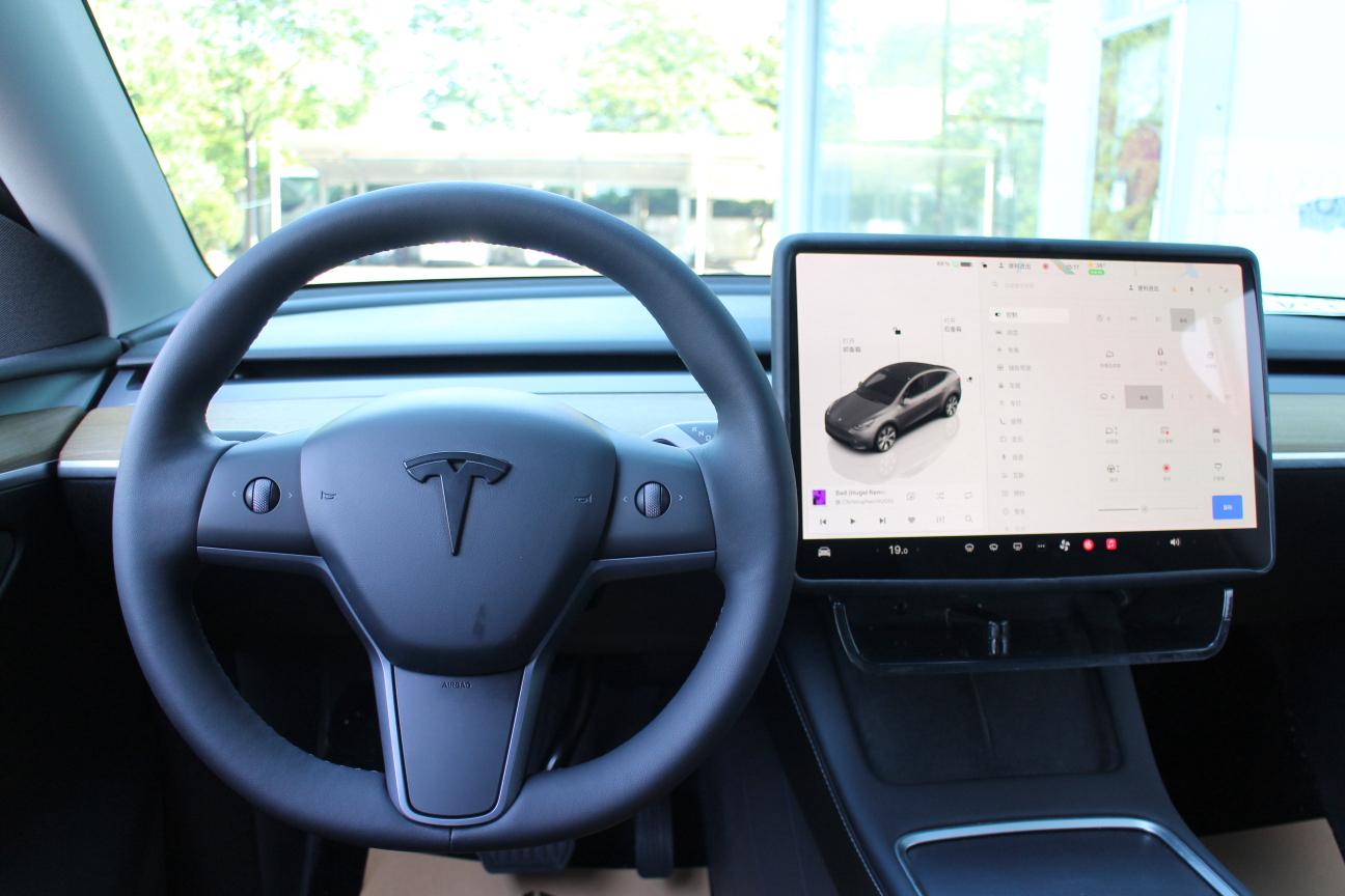 Tesla Model Y 2022 thumb 9