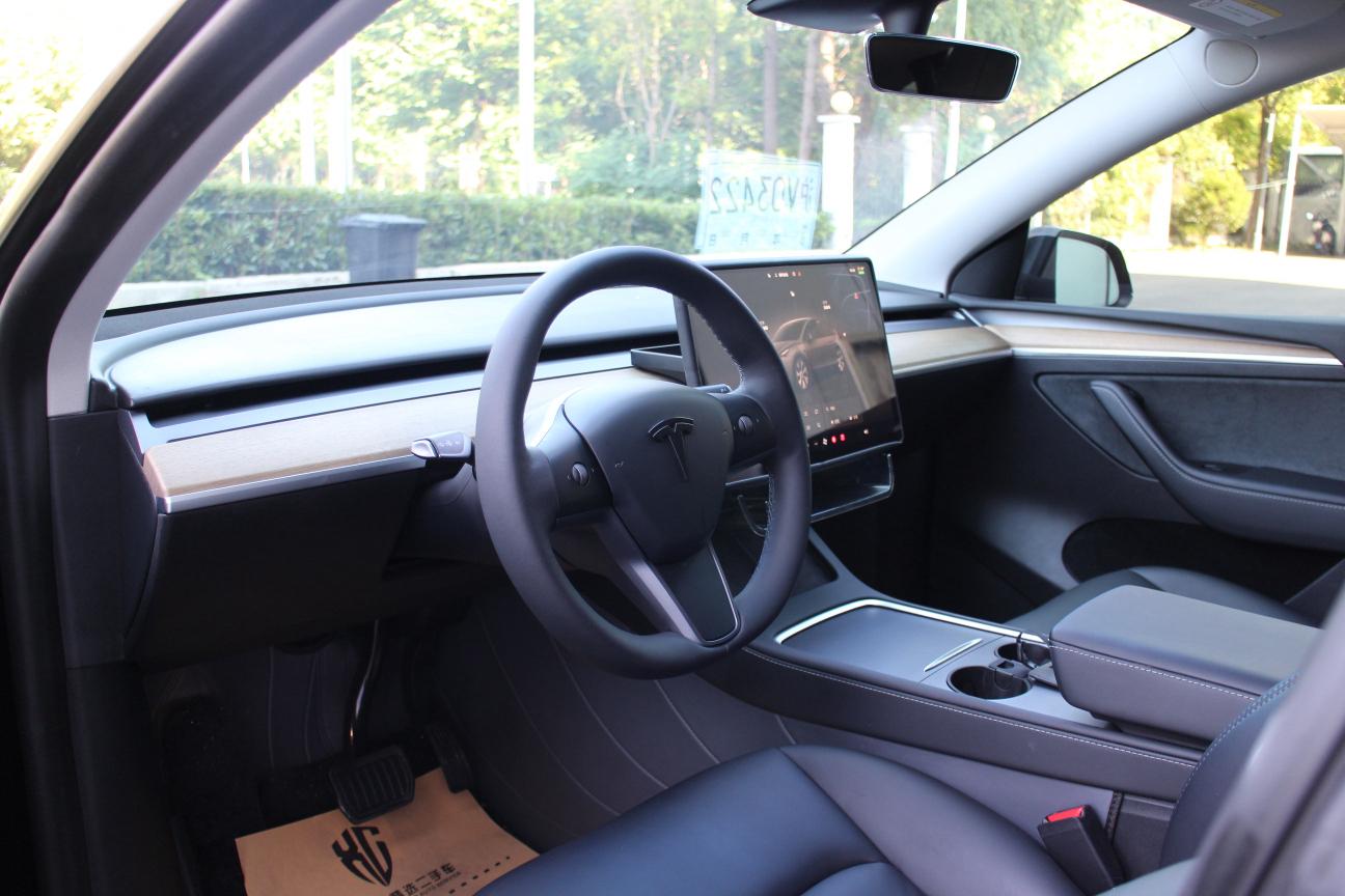 Tesla Model Y 2022 thumb 10