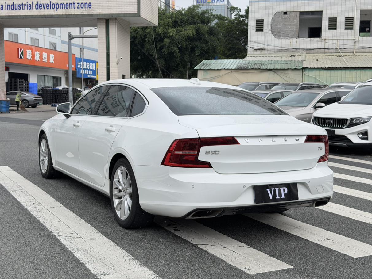 Volvo S90 2017 thumb 2