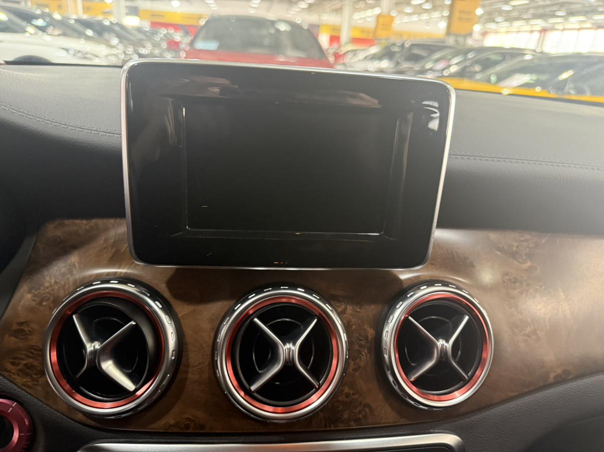 Mercedes-Benz GLA 2015 thumb 10