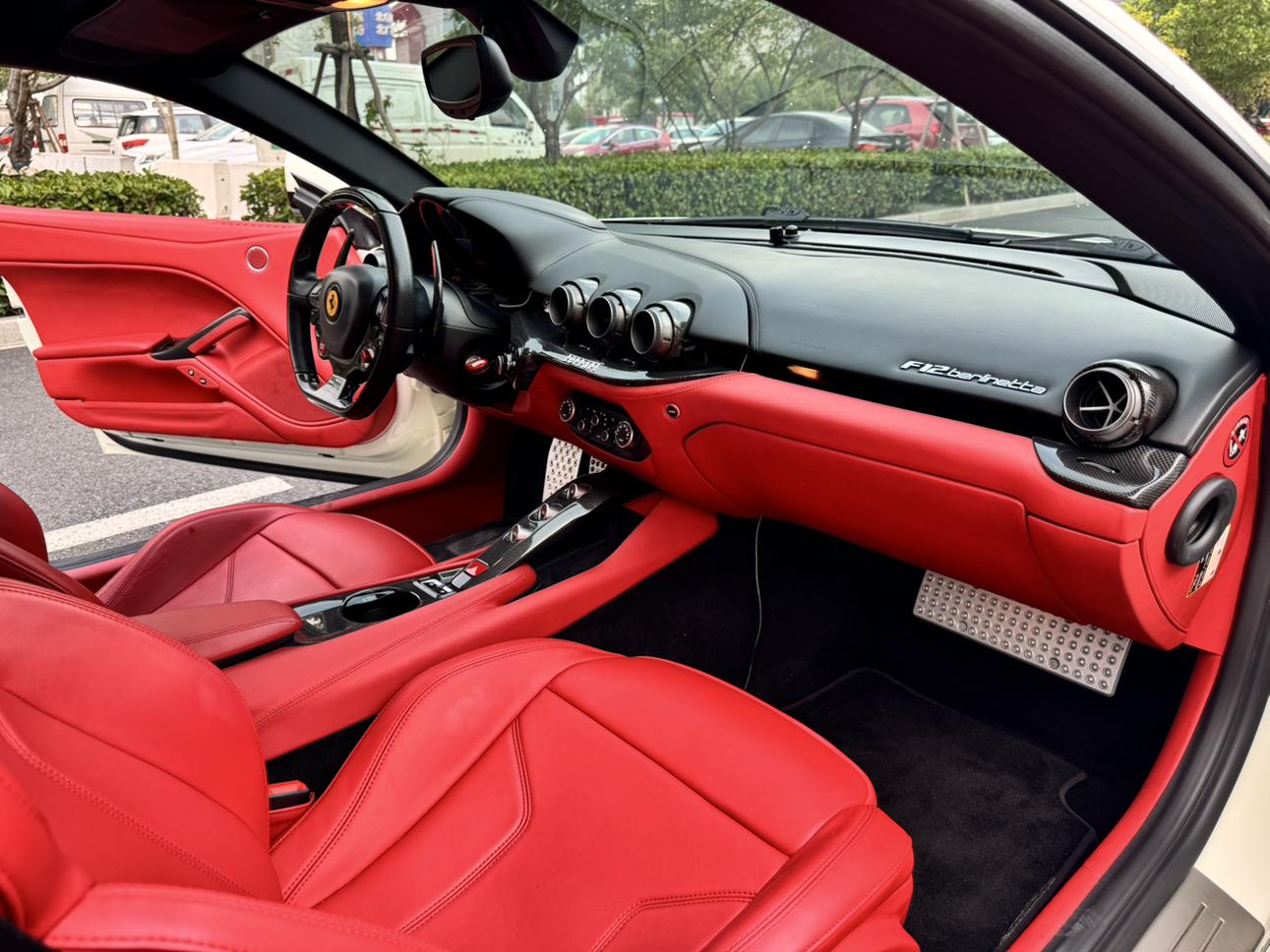 Ferrari F12berlinetta 2013 thumb 5