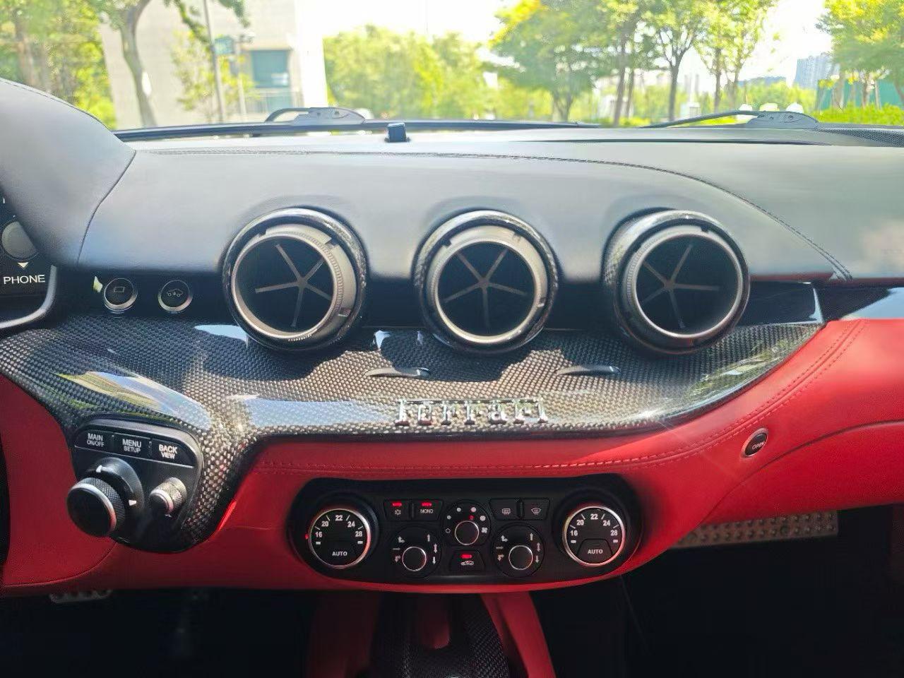 Ferrari F12berlinetta 2013 thumb 6