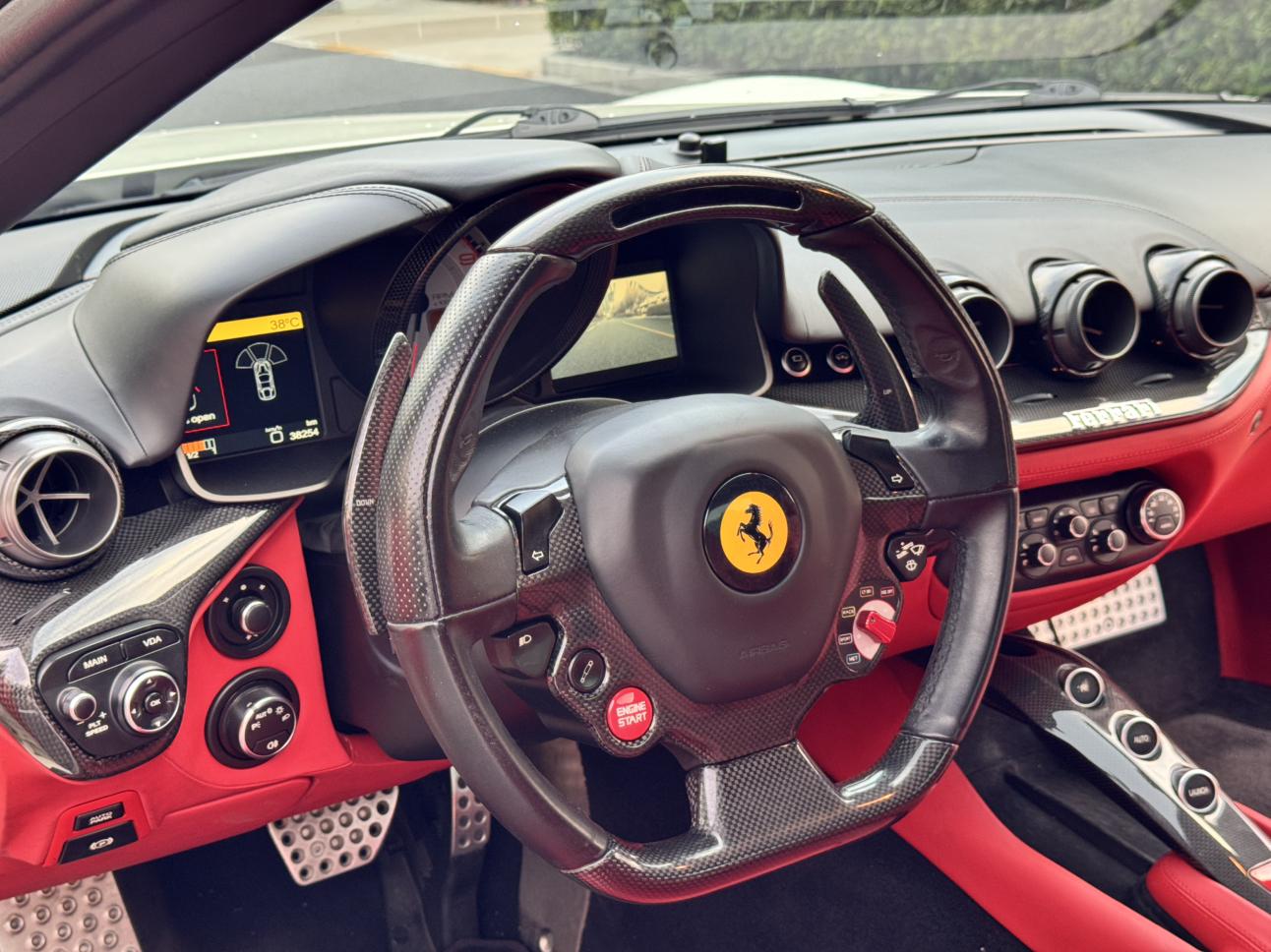 Ferrari F12berlinetta 2013 thumb 7