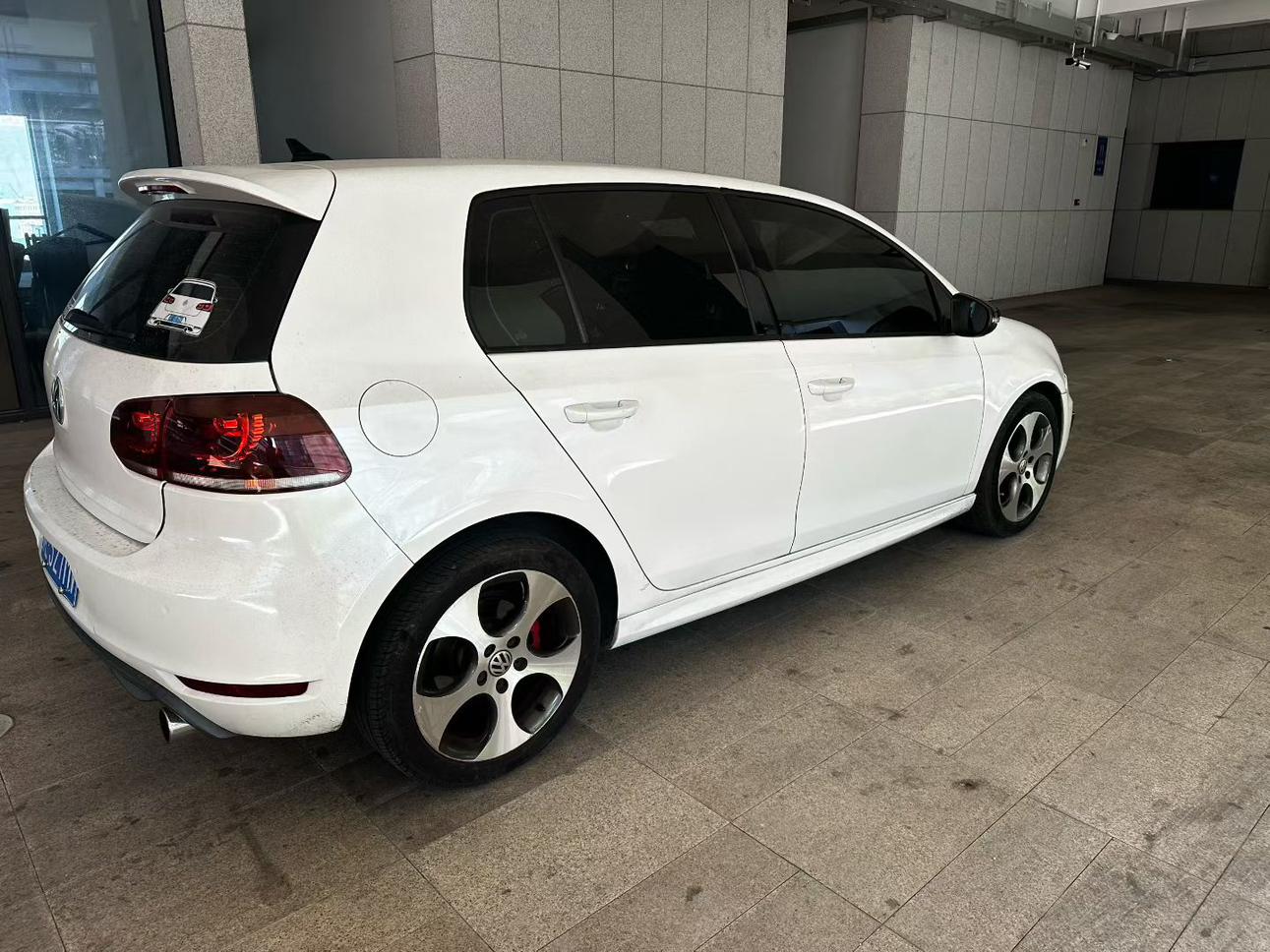 Volkswagen Golf GTI 2010 thumb 4