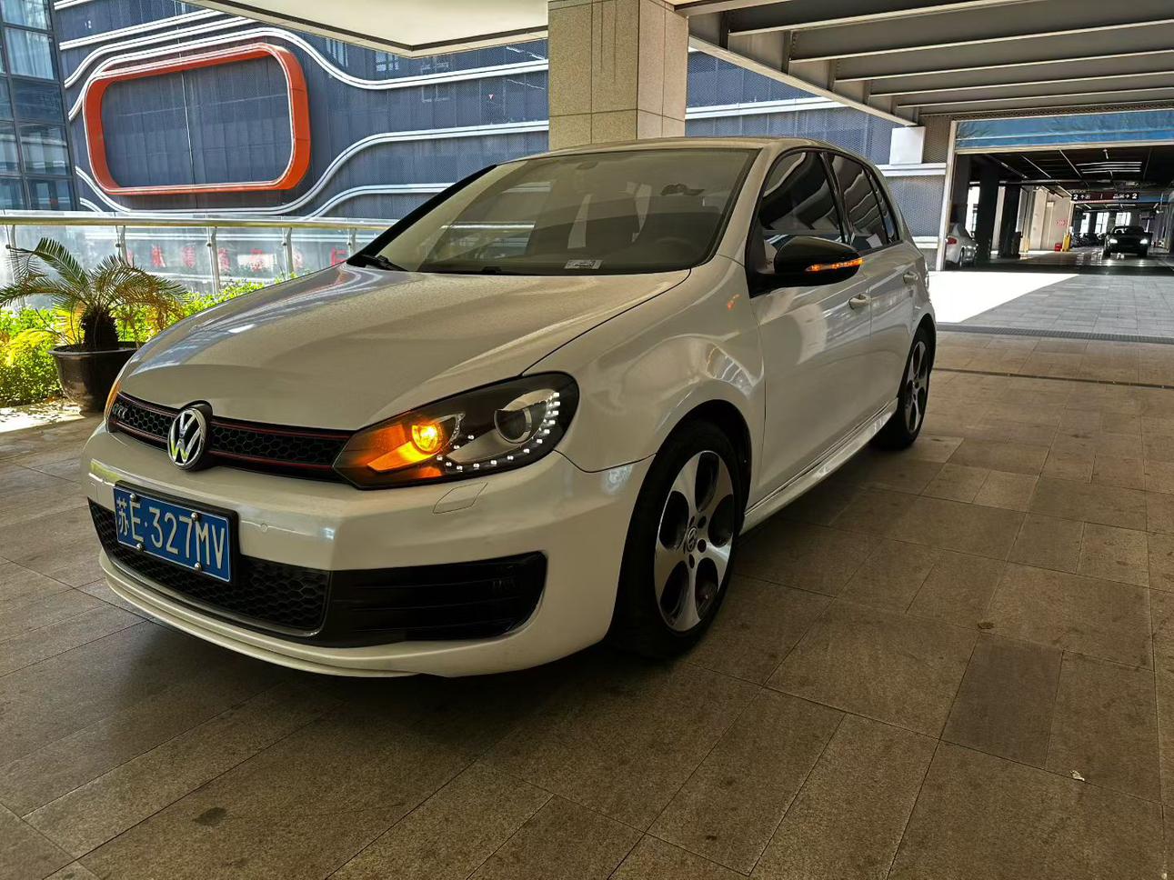 Volkswagen Golf GTI 2010 thumb 8