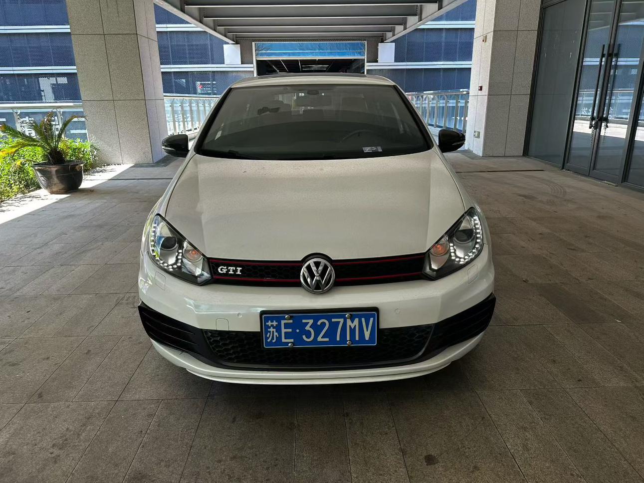 Volkswagen Golf GTI 2010 thumb 9