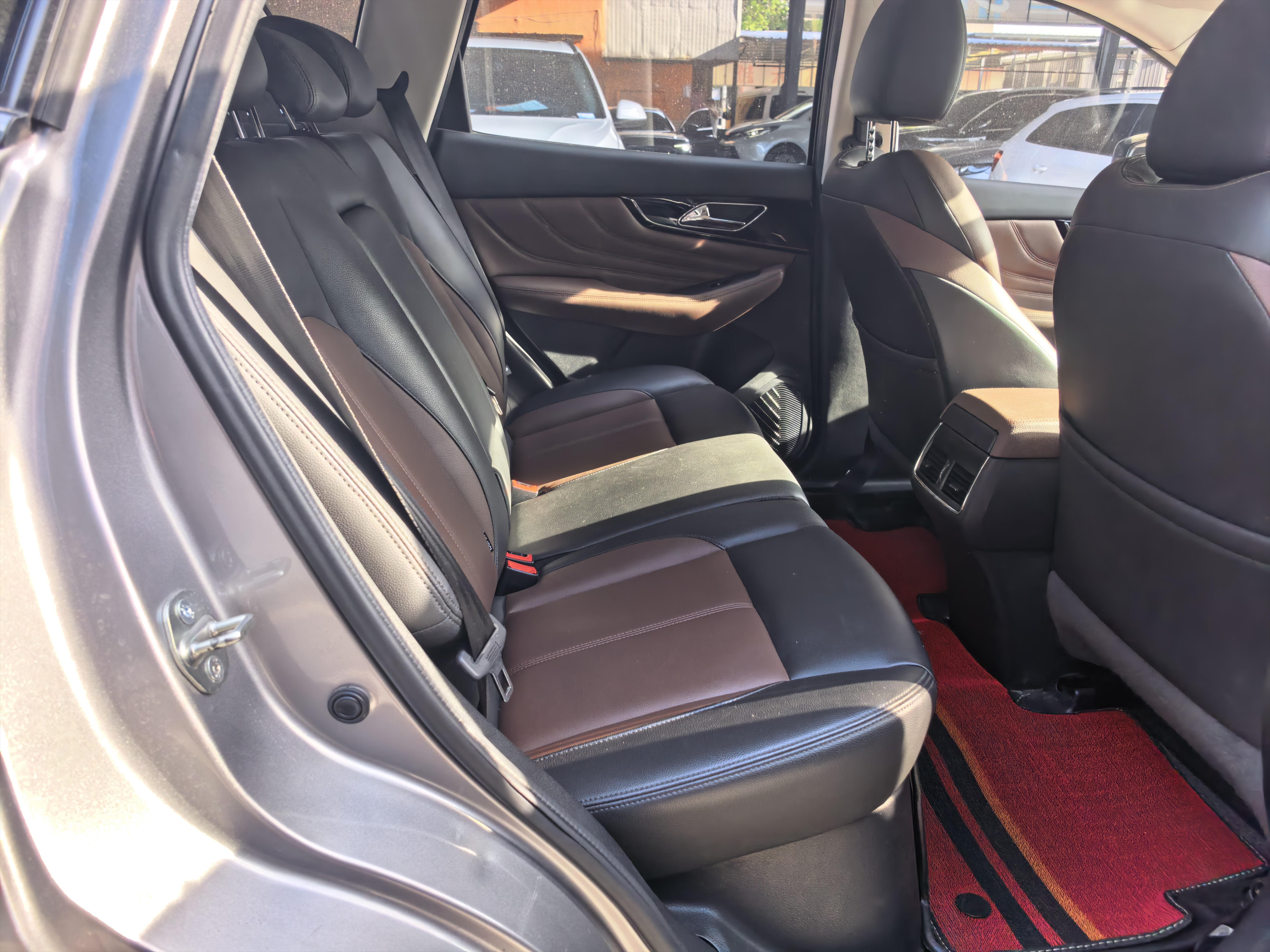 Dongfeng Aeolus AX7 2018 thumb 11