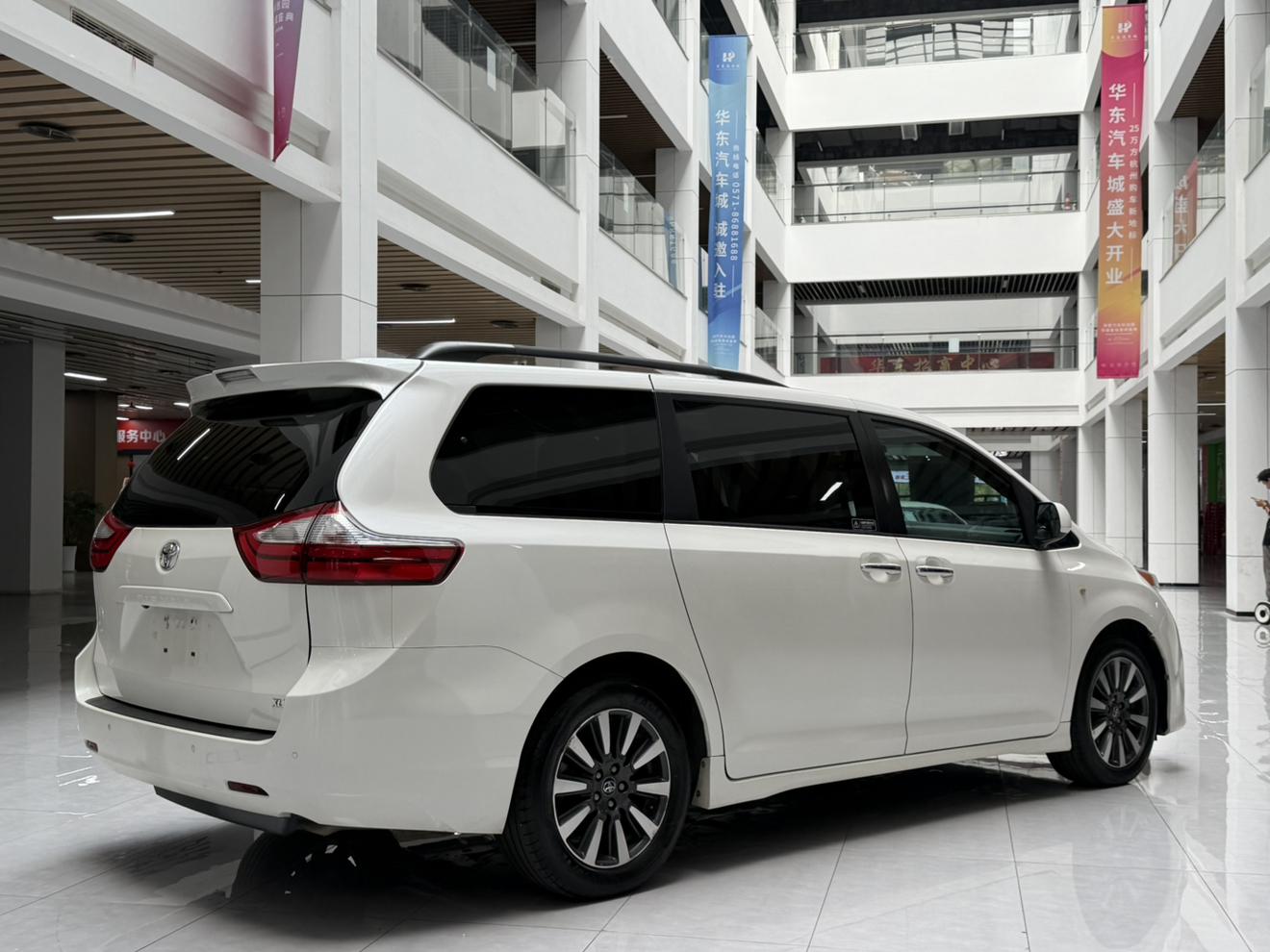 Toyota Sienna 2019 thumb 5