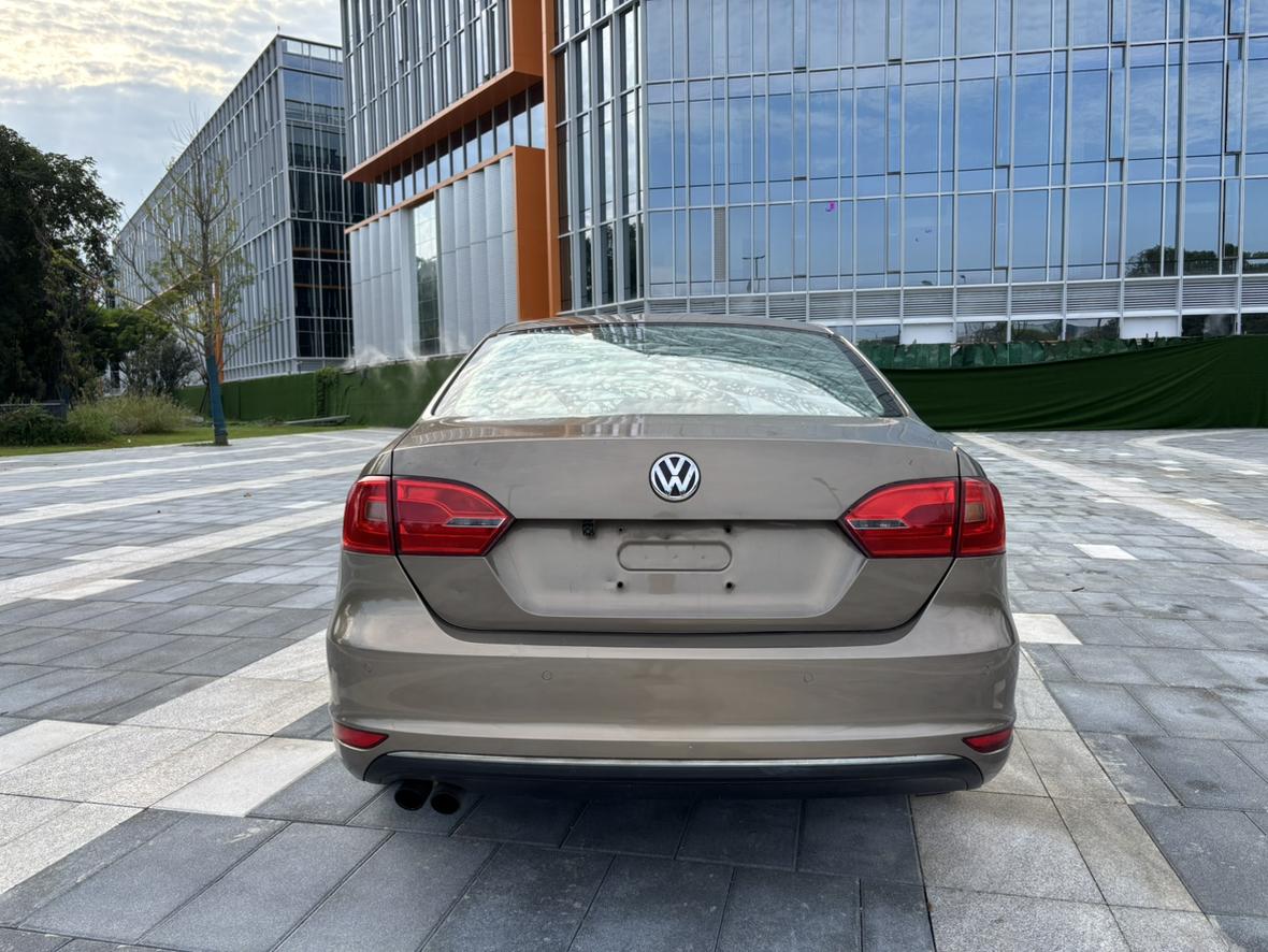 Volkswagen Sagitar 2012 thumb 4