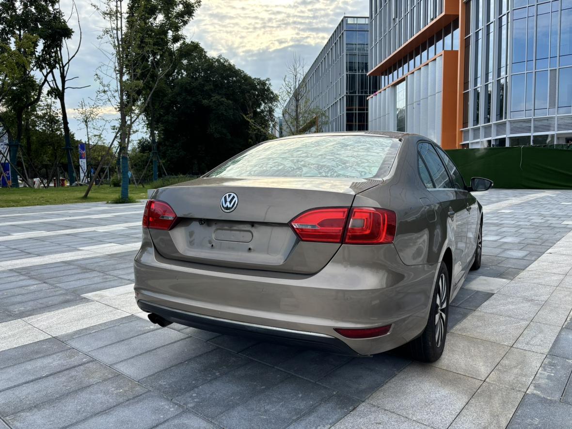 Volkswagen Sagitar 2012 thumb 5
