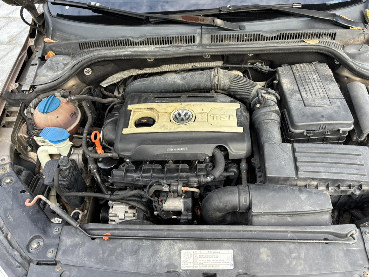 Volkswagen Sagitar 2012 thumb 7