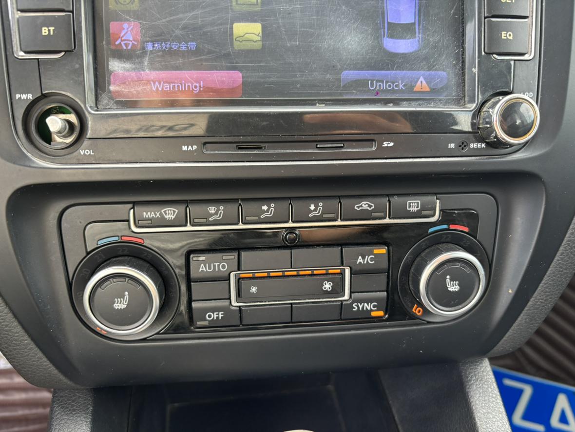 Volkswagen Sagitar 2012 thumb 10